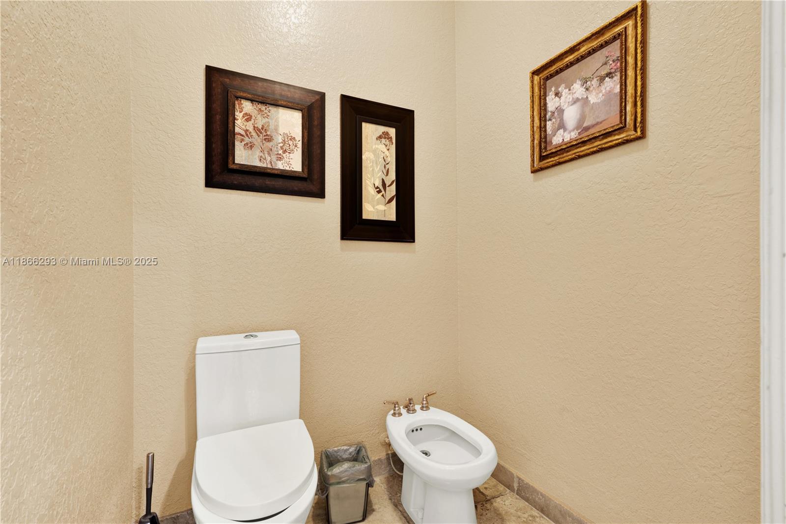 EDEN LAKE ESTATES - Residential