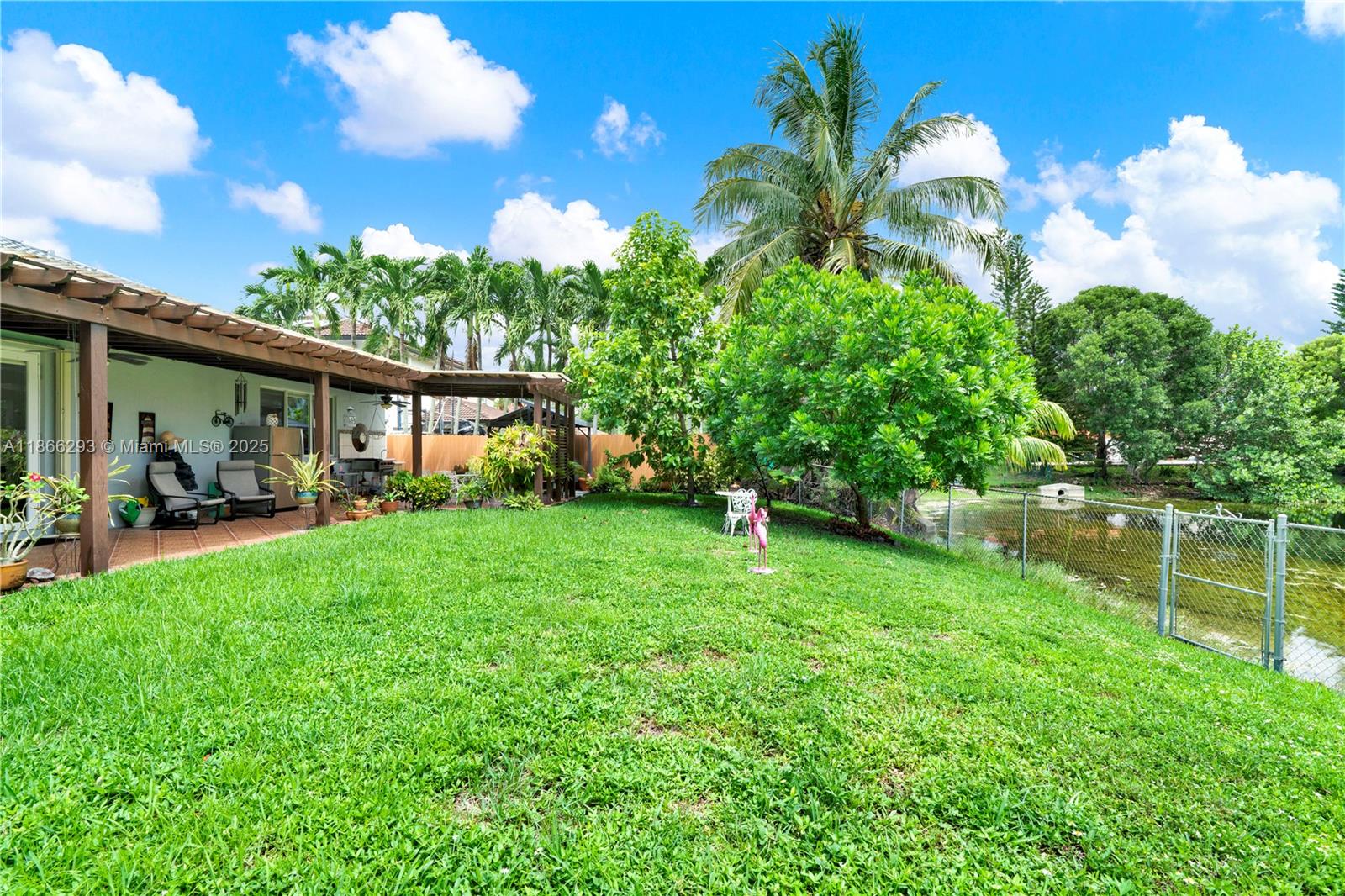 EDEN LAKE ESTATES - Residential