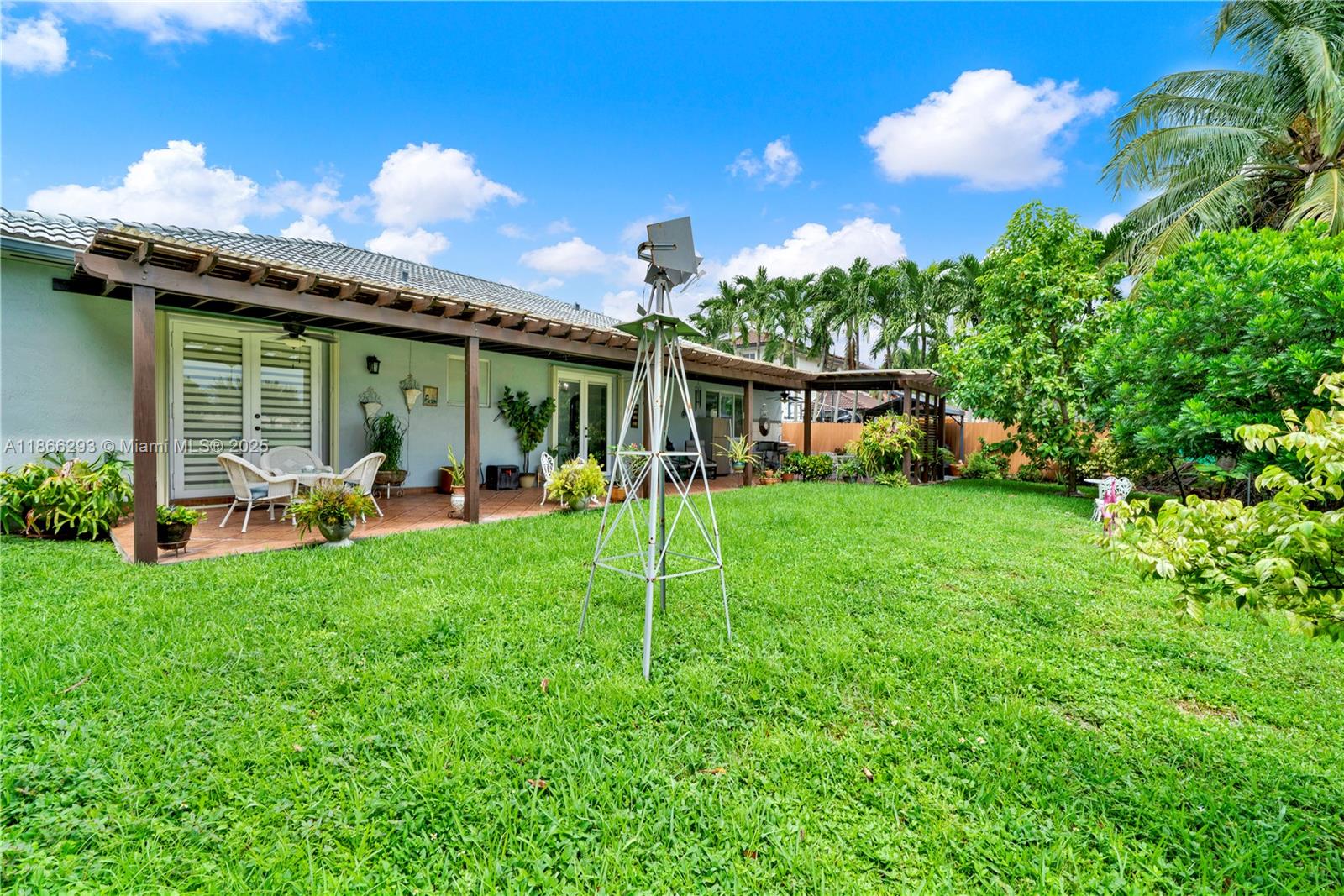 EDEN LAKE ESTATES - Residential