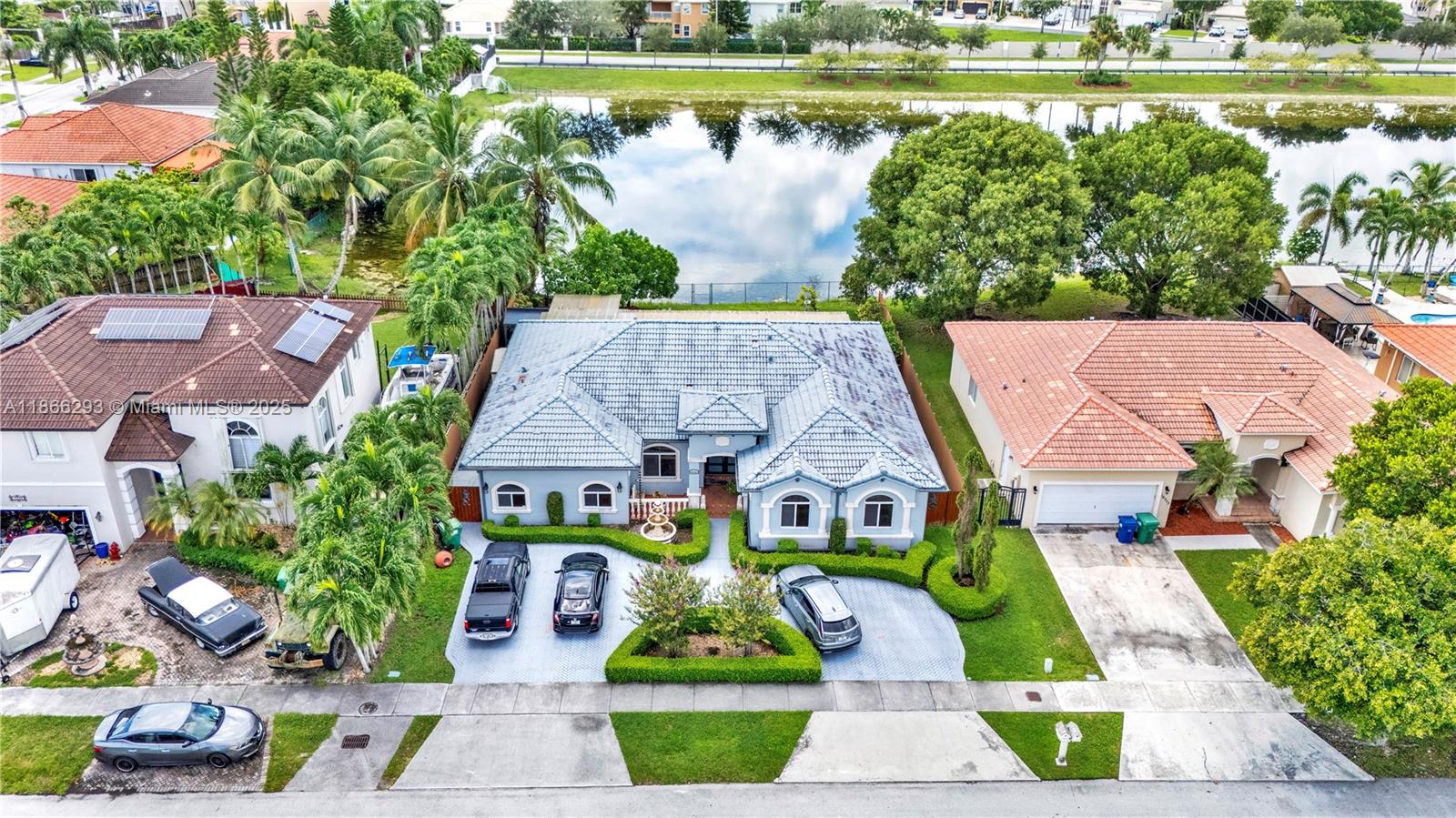 EDEN LAKE ESTATES - Residential