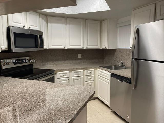 8225 Lake Dr 208