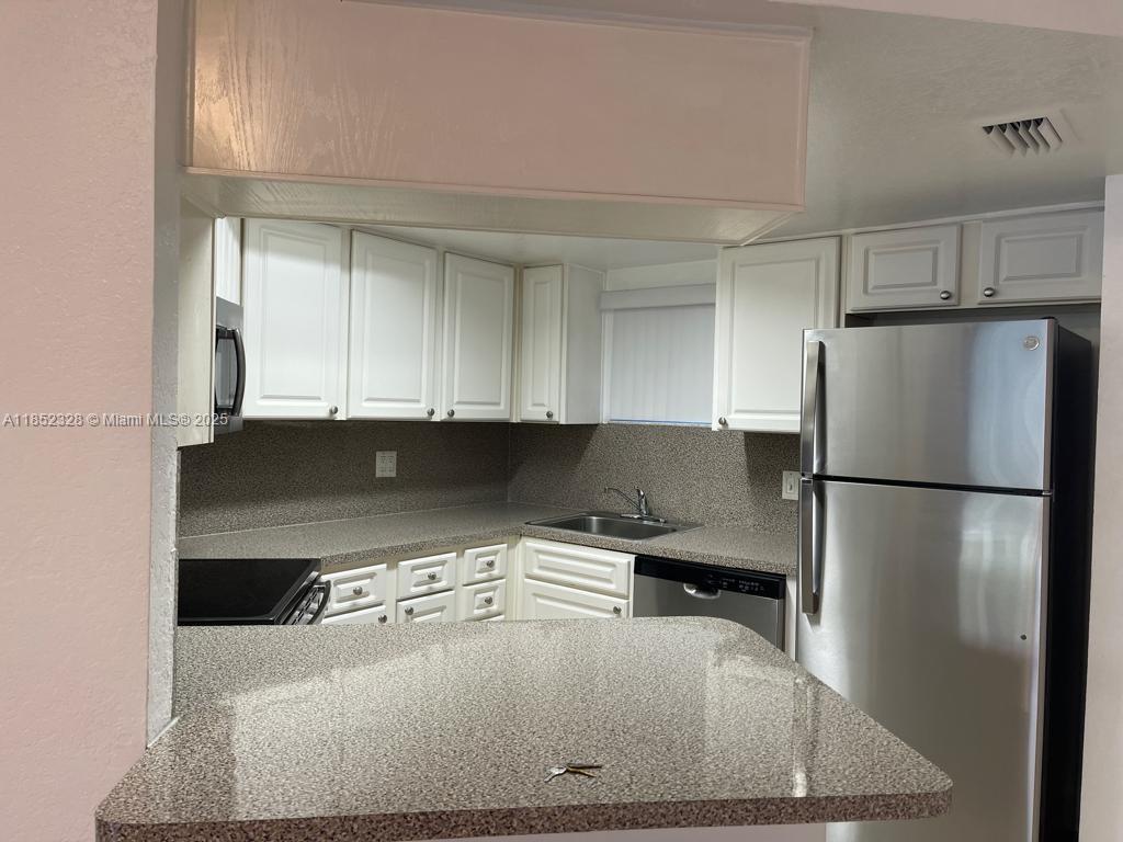 8225 Lake Dr 208
