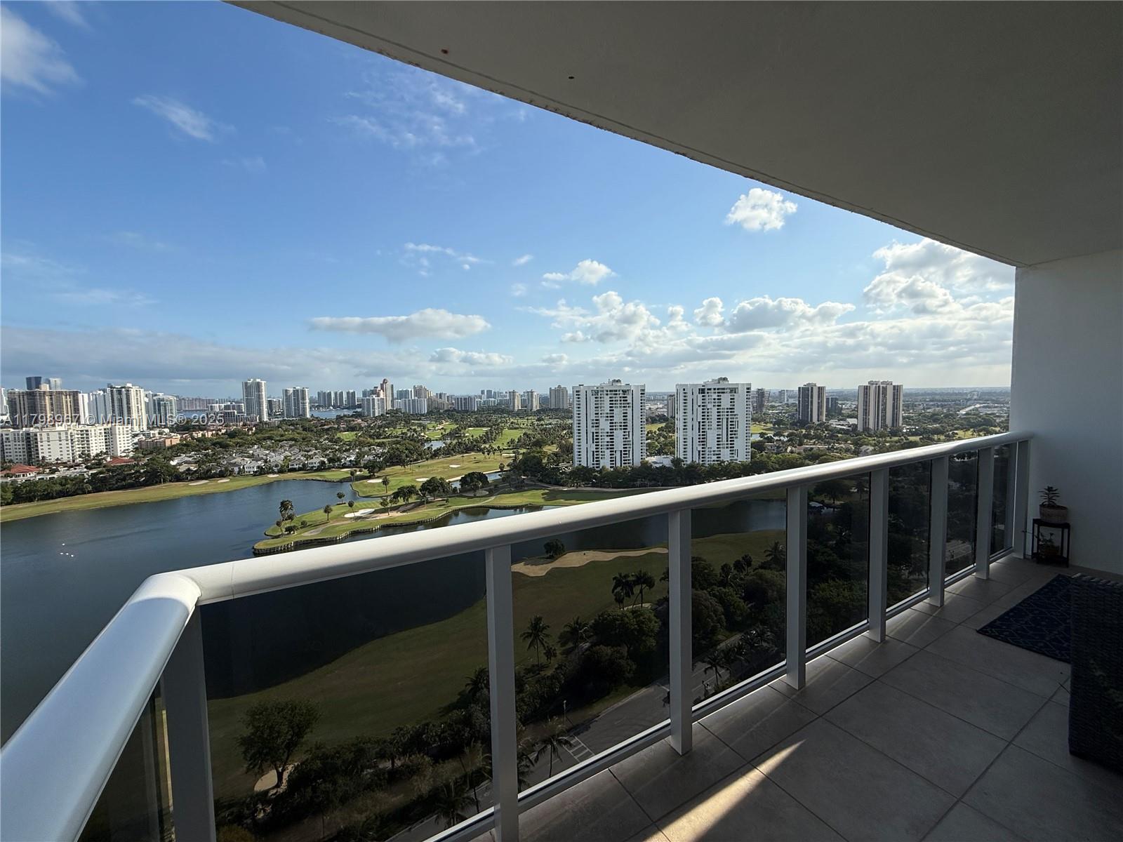 3625 N Country Club Dr PH5