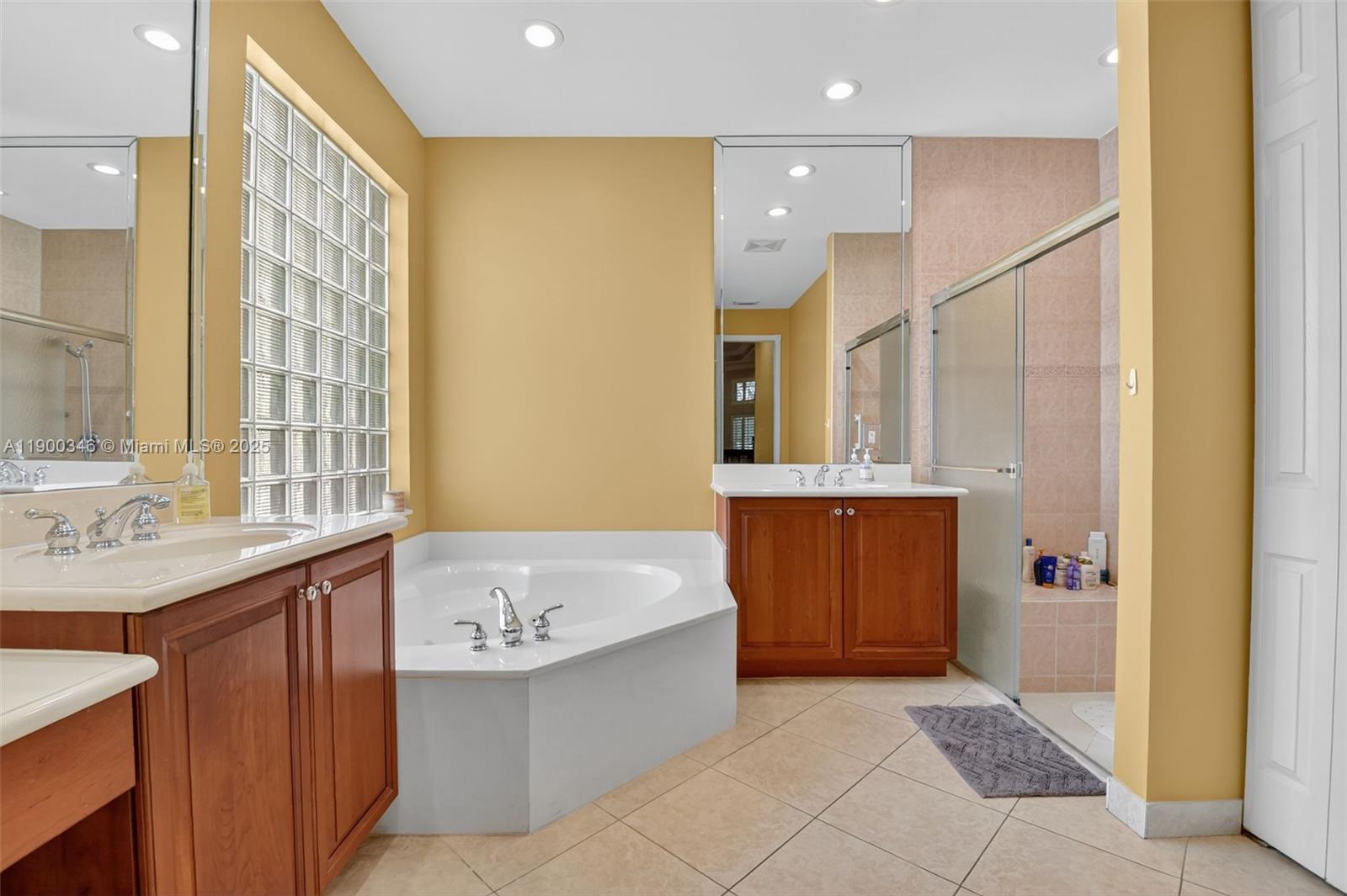 VALENCIA SHORES 5 - Residential