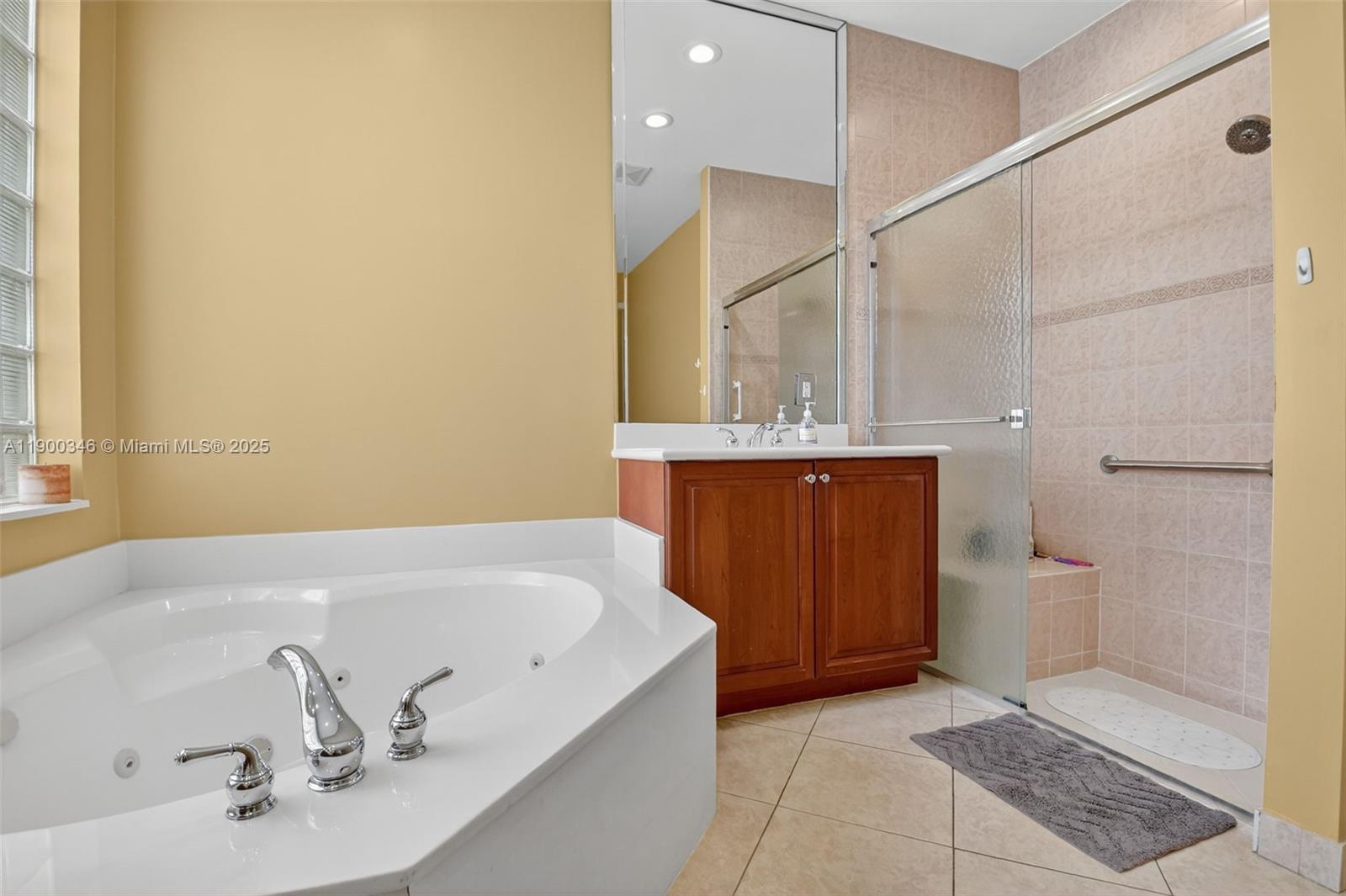 VALENCIA SHORES 5 - Residential