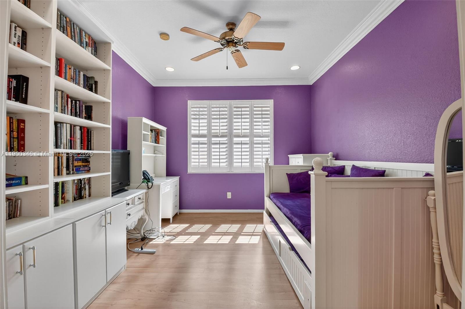 VALENCIA SHORES 5 - Residential