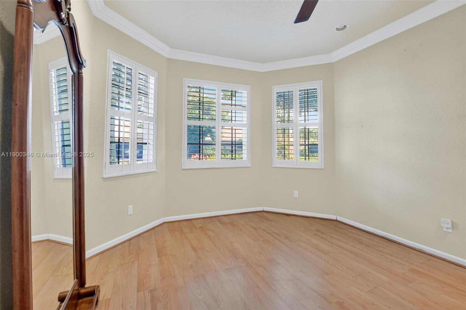 VALENCIA SHORES 5 - Residential