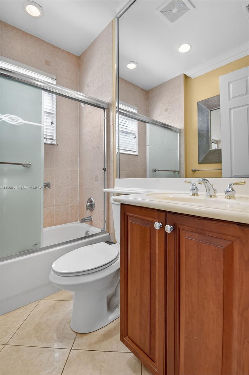 VALENCIA SHORES 5 - Residential