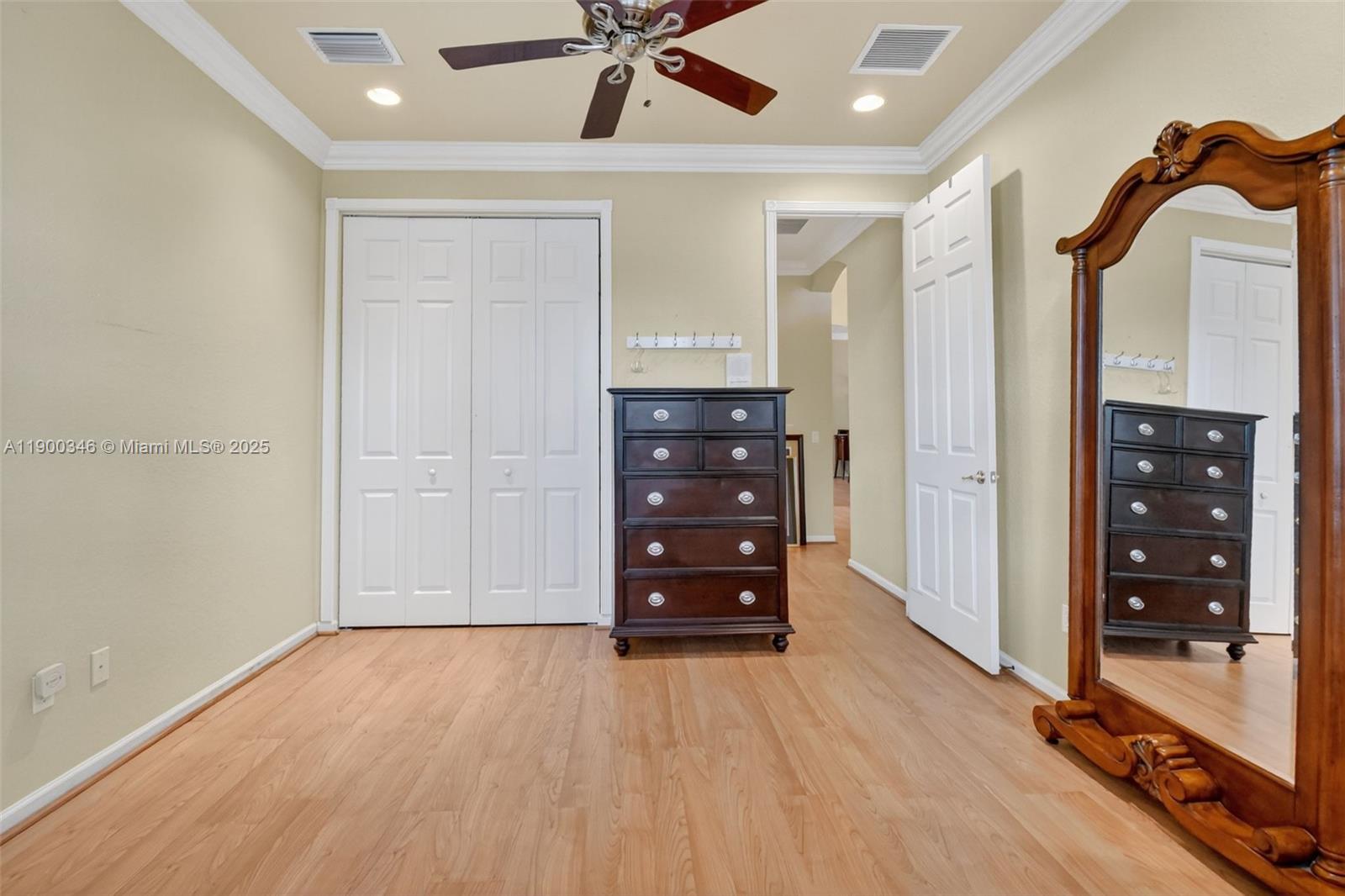 VALENCIA SHORES 5 - Residential