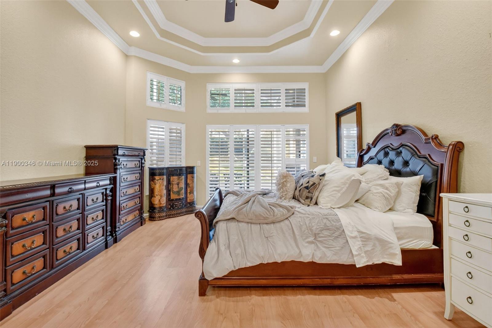 VALENCIA SHORES 5 - Residential