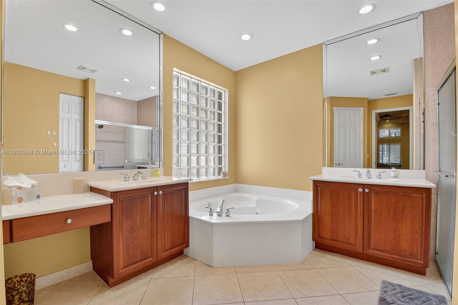 VALENCIA SHORES 5 - Residential