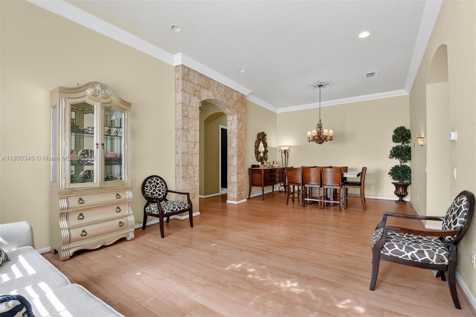 VALENCIA SHORES 5 - Residential
