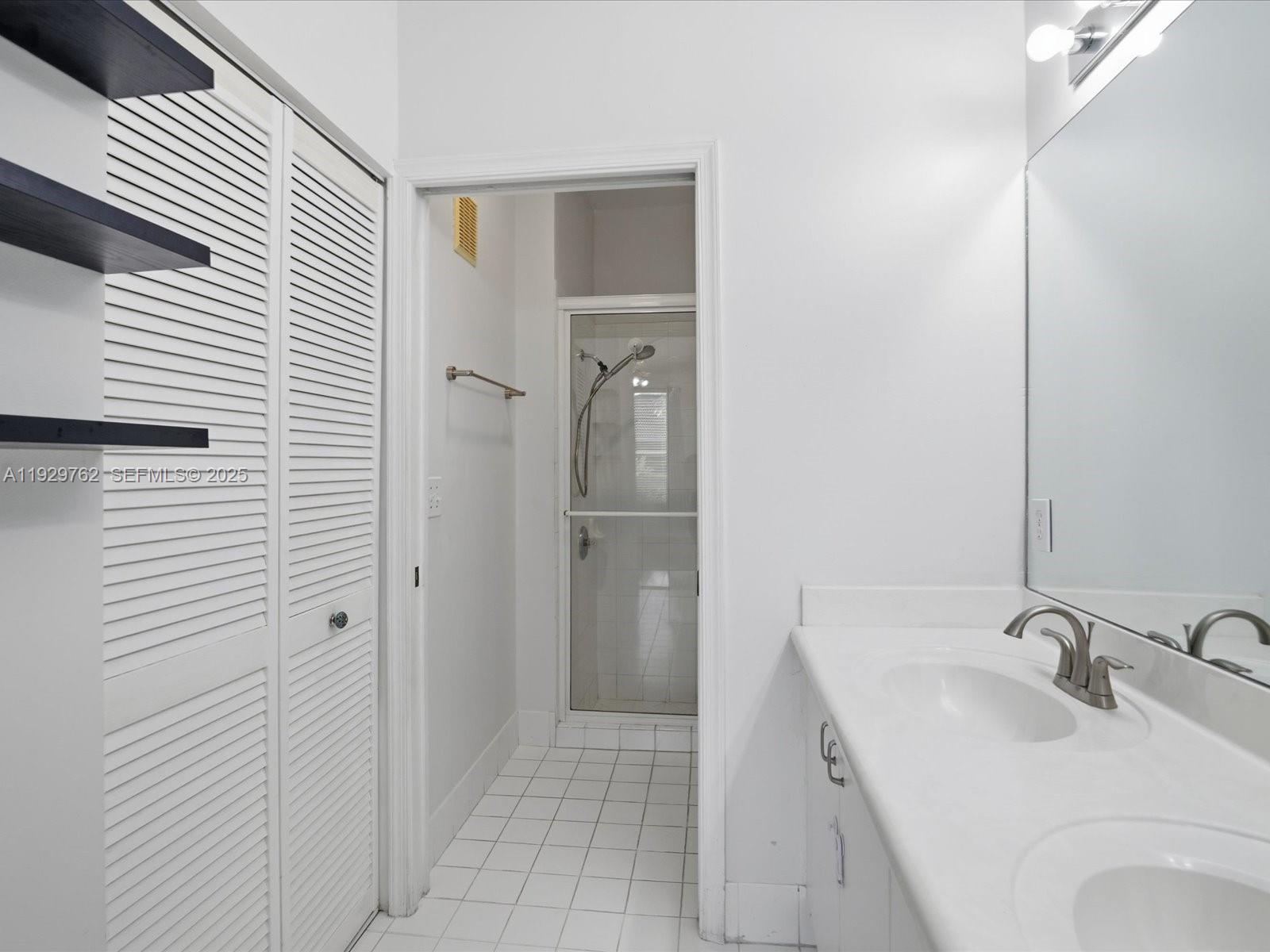 LOWELL'S LANDING - Residential Lease