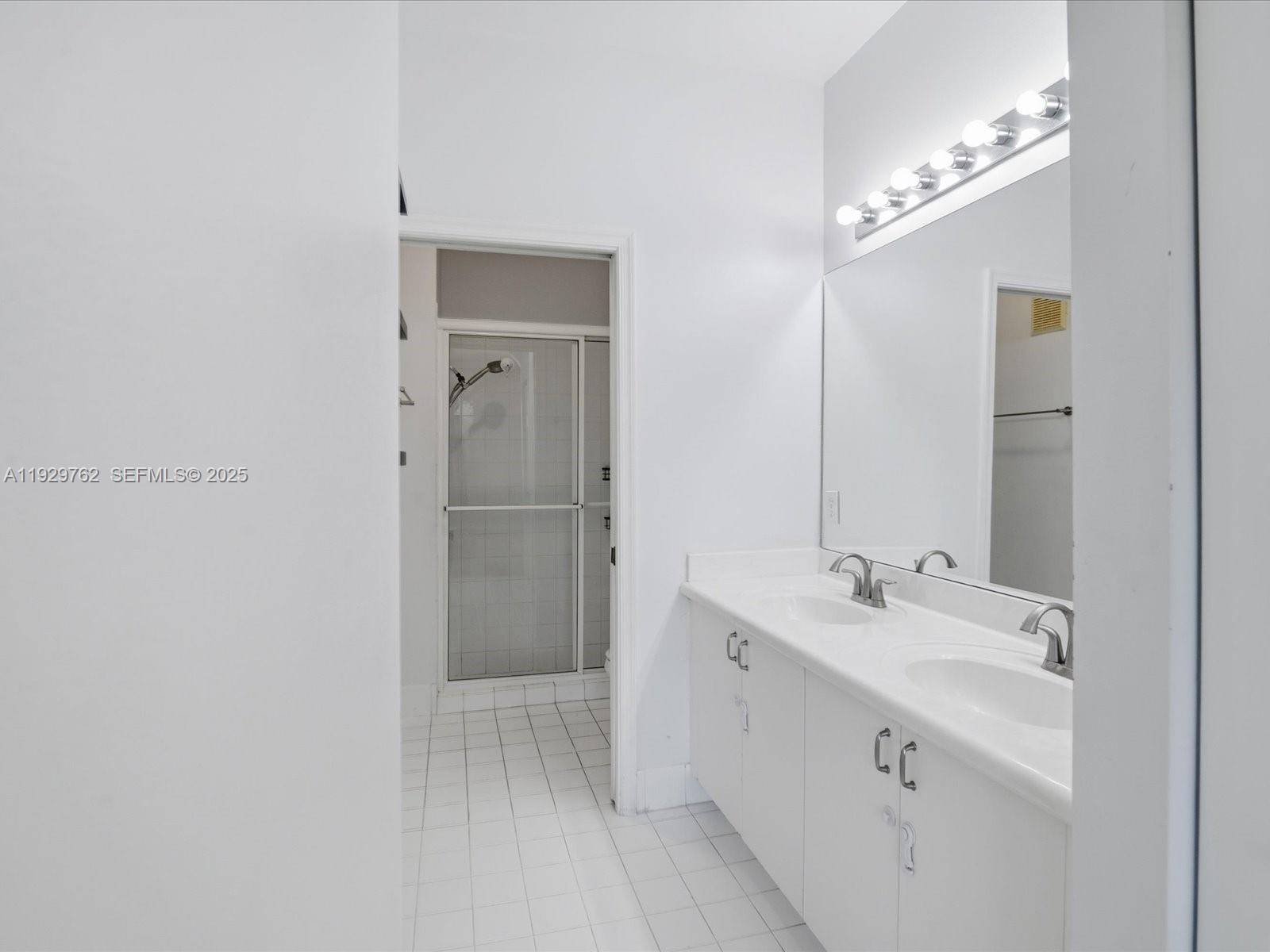 LOWELL'S LANDING - Residential Lease