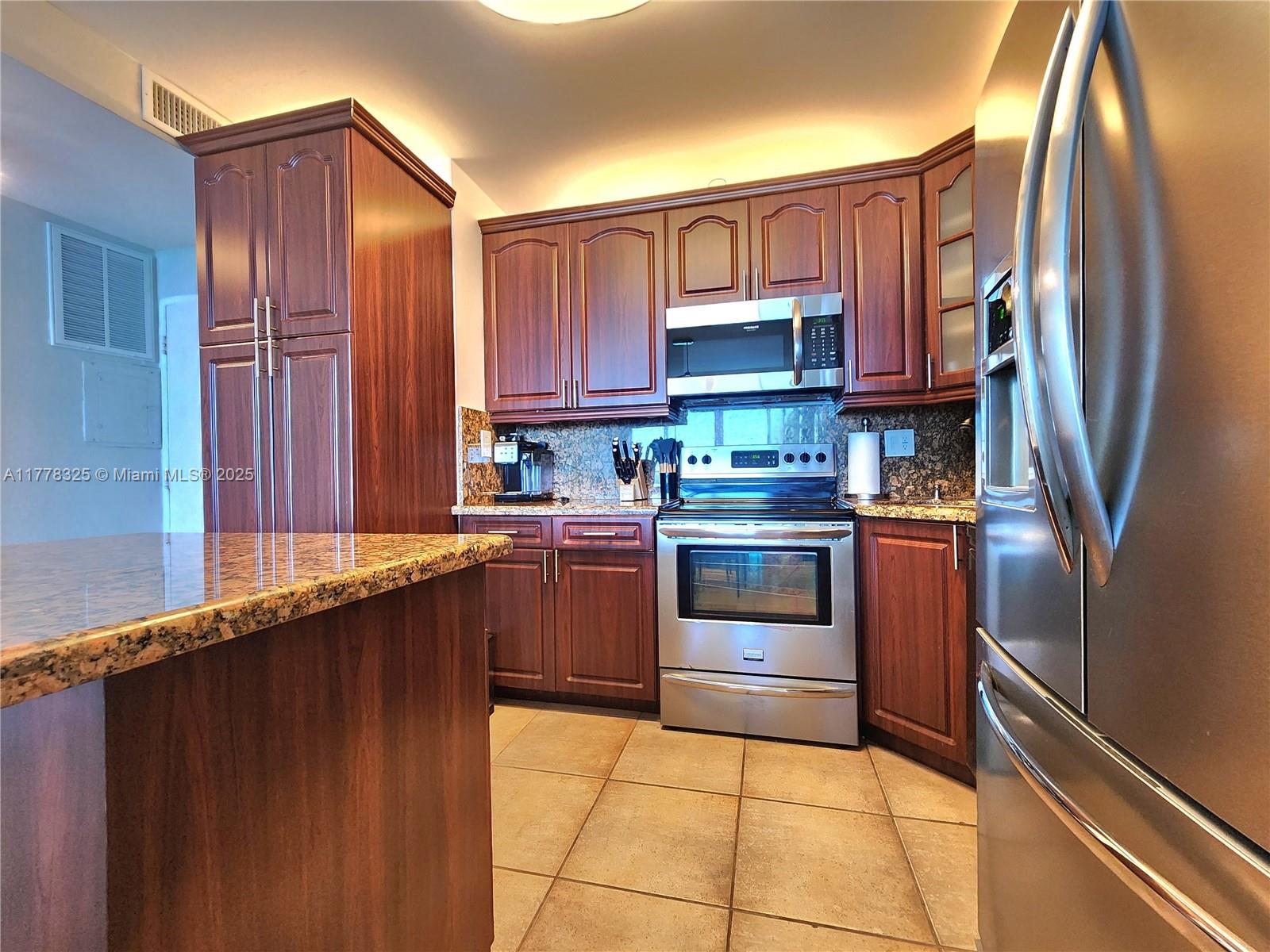 ALEXANDER TOWERS CONDO - Residential Lease