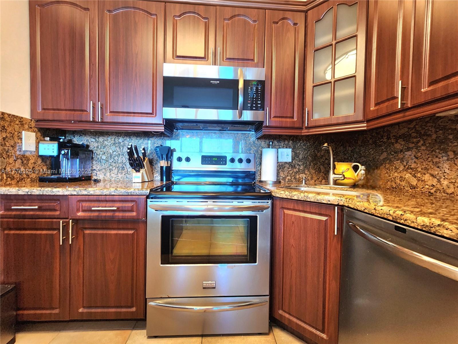 ALEXANDER TOWERS CONDO - Residential Lease