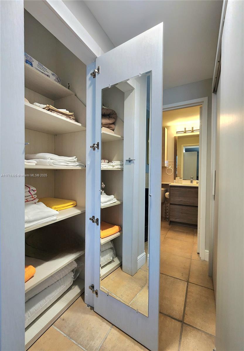 ALEXANDER TOWERS CONDO - Residential Lease