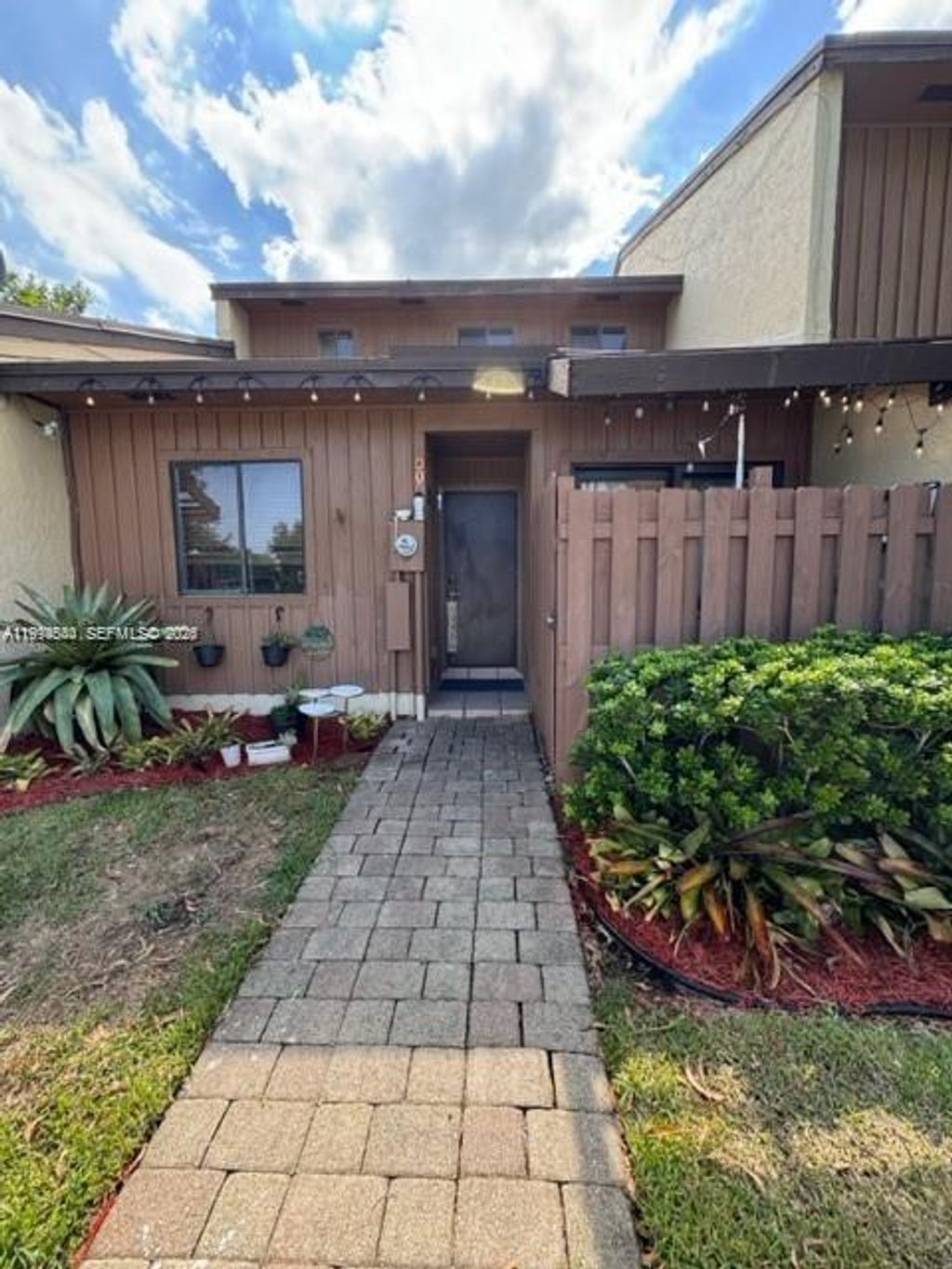 Photo of 4183 SW 87th Ter, Davie, FL 33328 (MLS # A11994544)