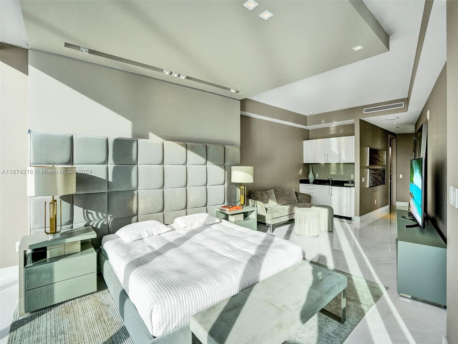 18555 COLLINS AVENUE COND - Residential