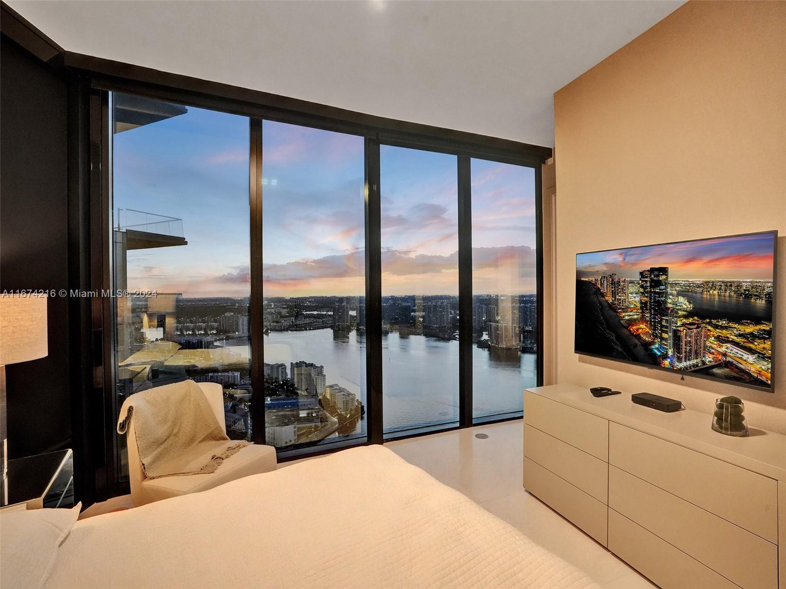 18555 COLLINS AVENUE COND - Residential