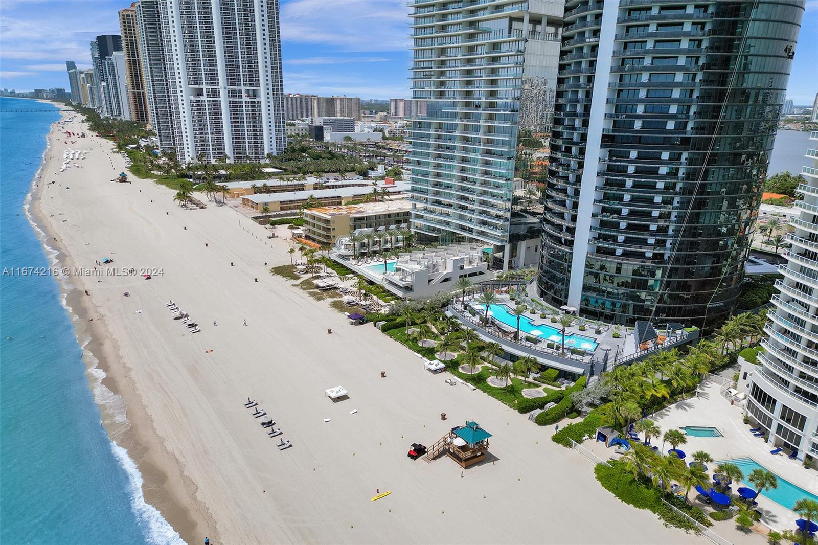 18555 COLLINS AVENUE COND - Residential