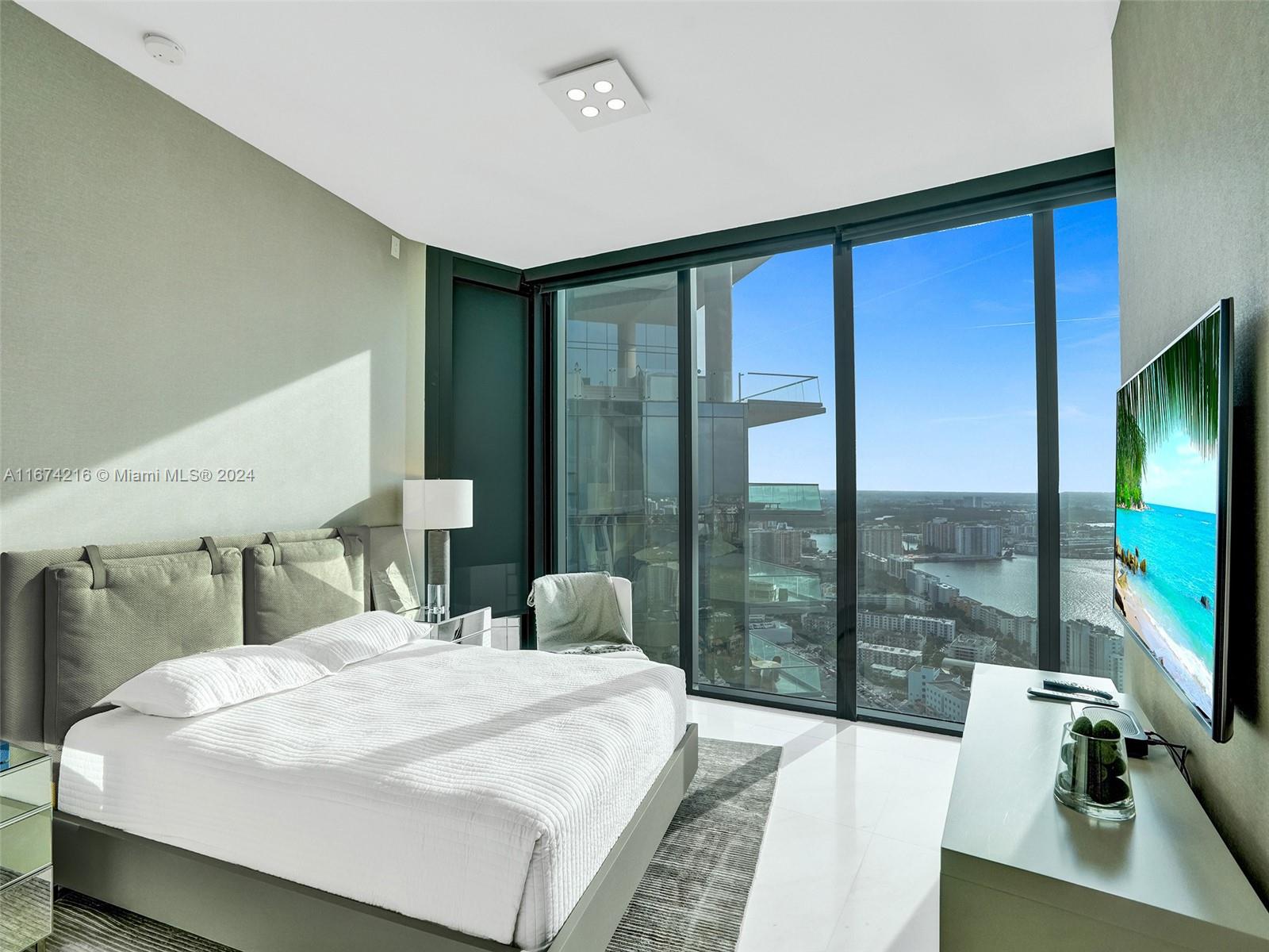 18555 COLLINS AVENUE COND - Residential