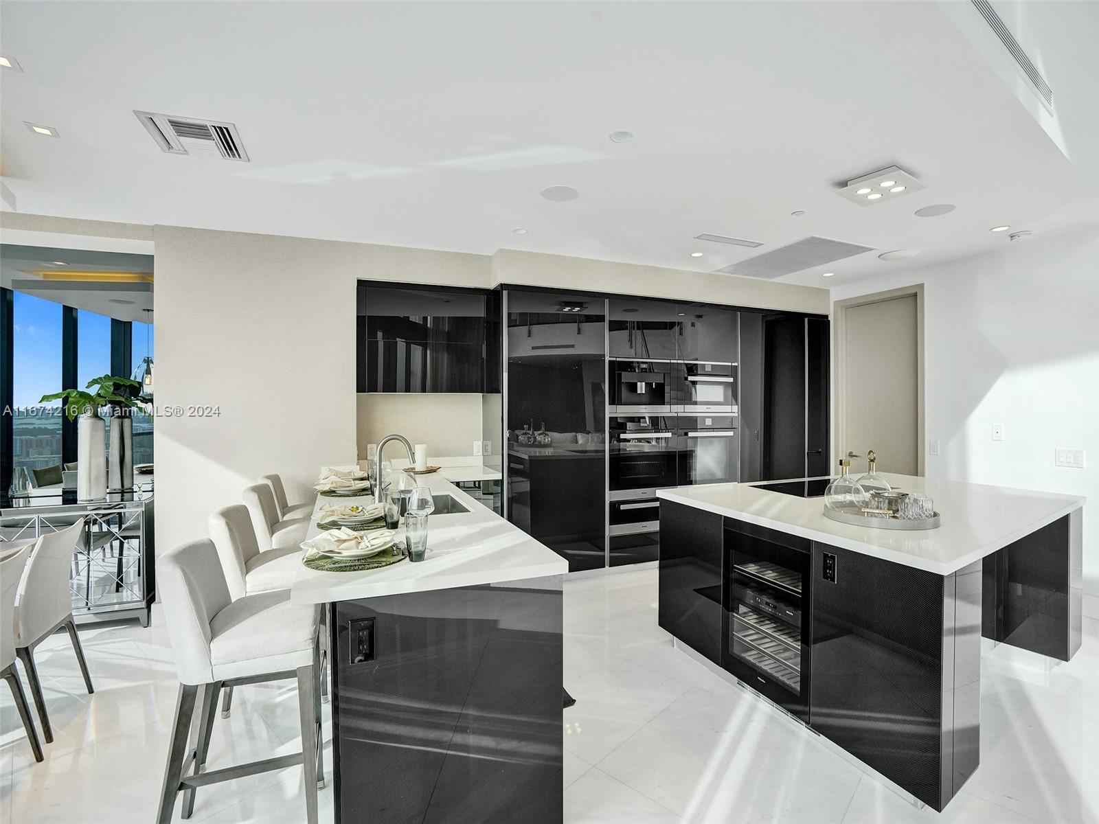18555 COLLINS AVENUE COND - Residential