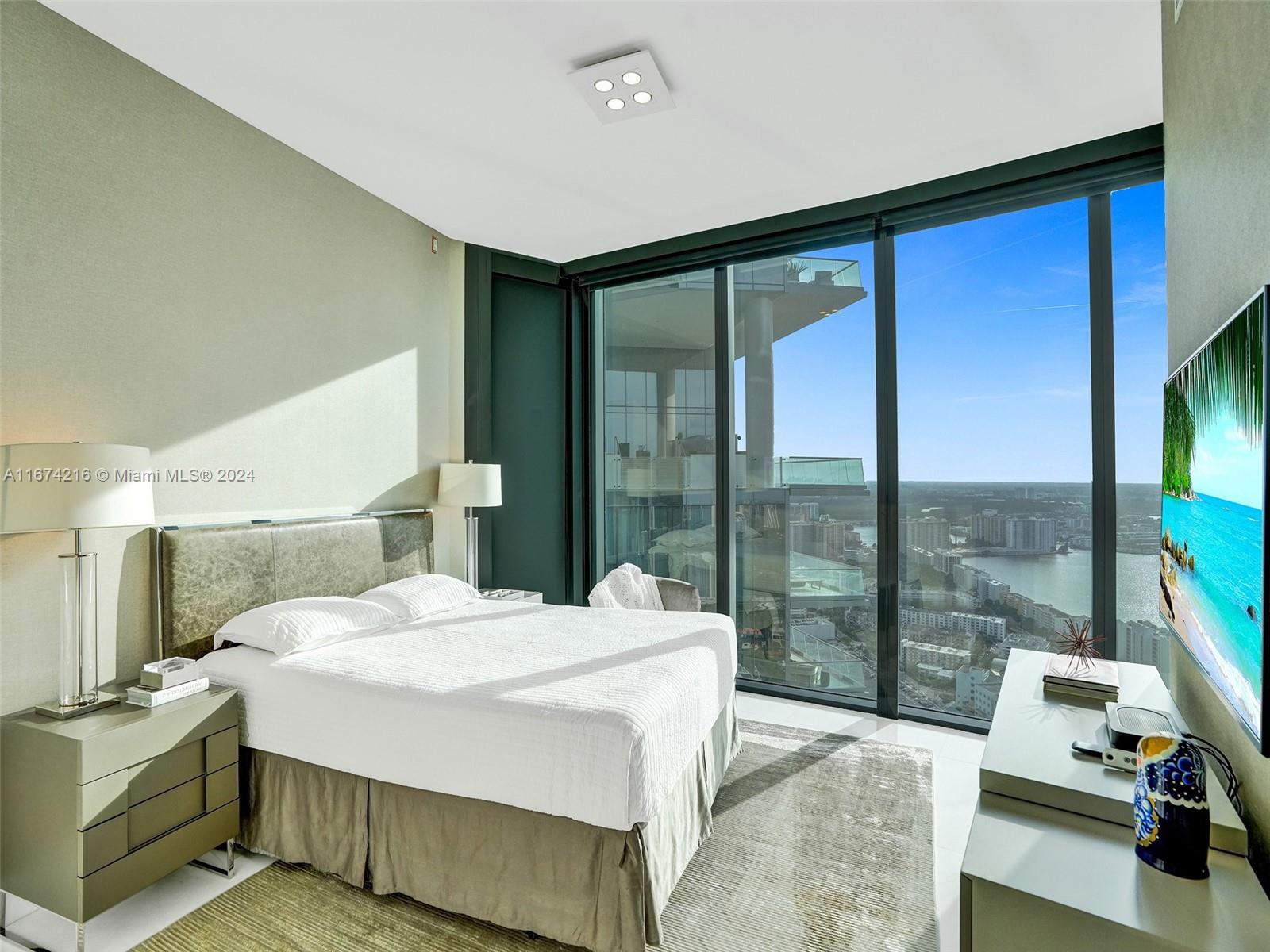 18555 COLLINS AVENUE COND - Residential