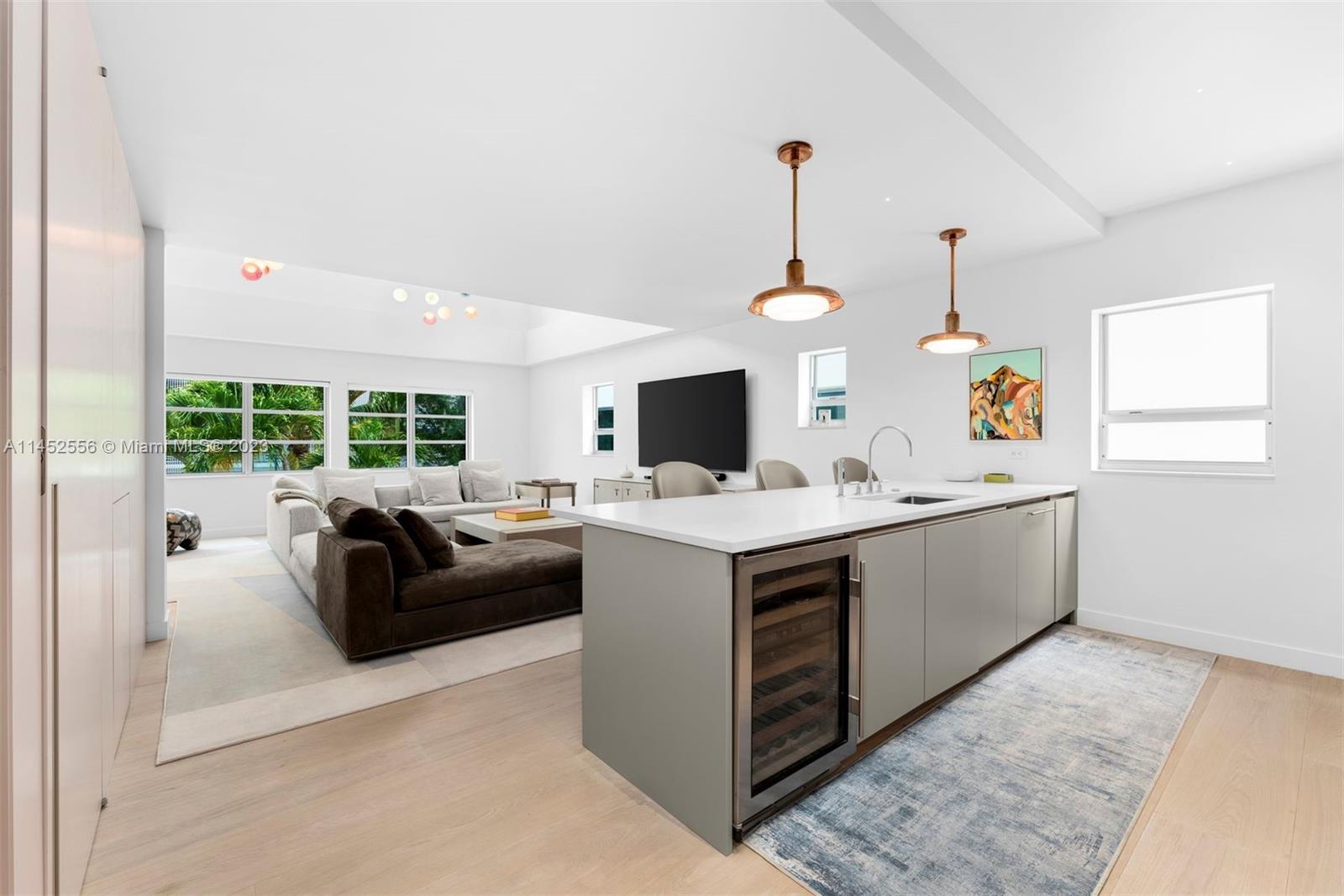 OCEAN HOUSE CONDO - Residential