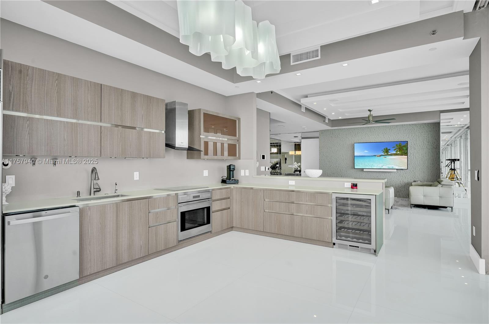 TDR TOWER III CONDO - Residential