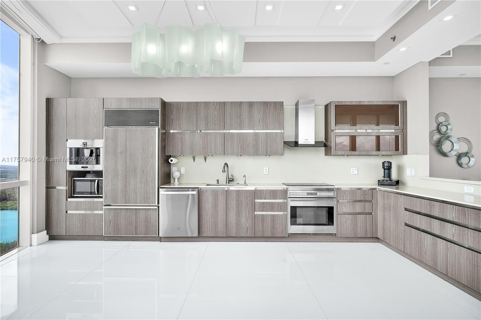 TDR TOWER III CONDO - Residential