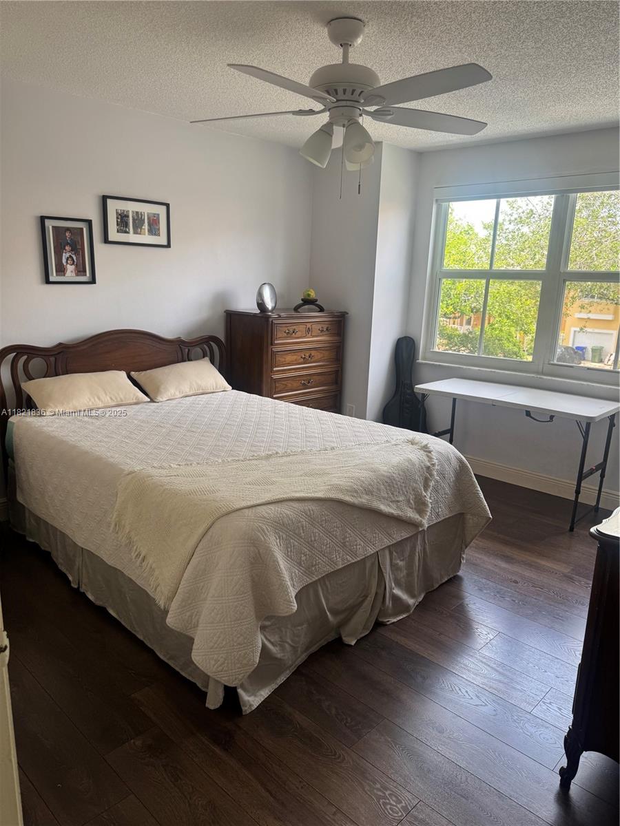 CORAL LAKES - Residential