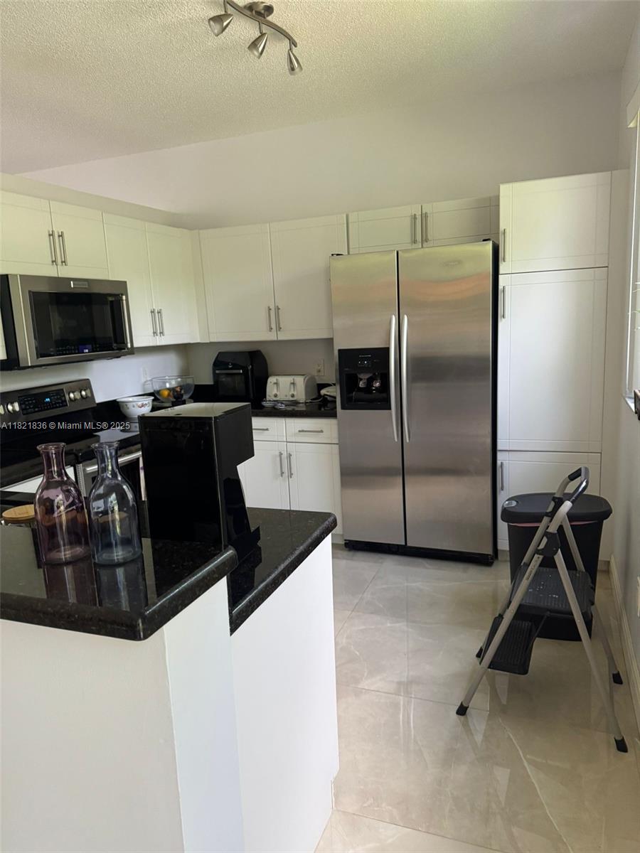 CORAL LAKES - Residential