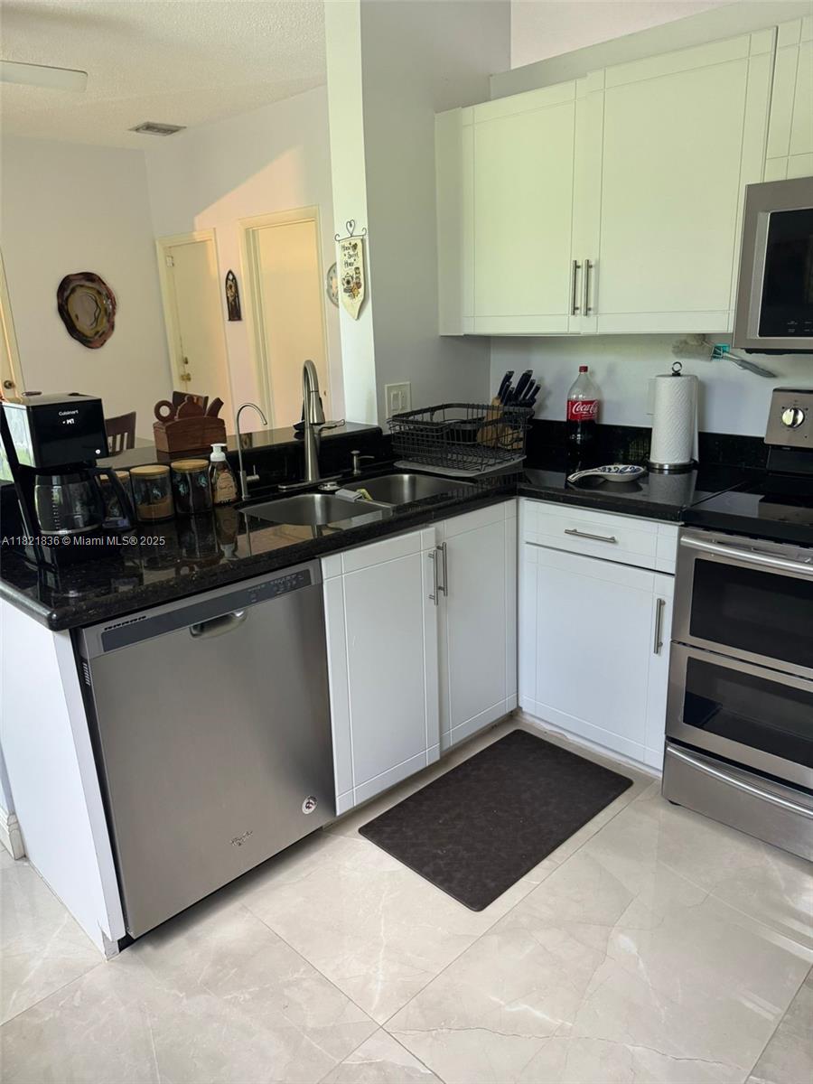 CORAL LAKES - Residential