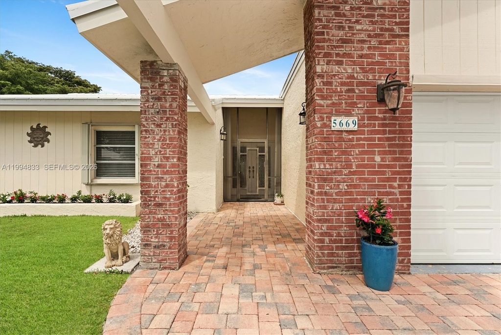 Photo of 5669 Pinecrest Cir, Boca Raton, FL 33433 (MLS # A11994833)