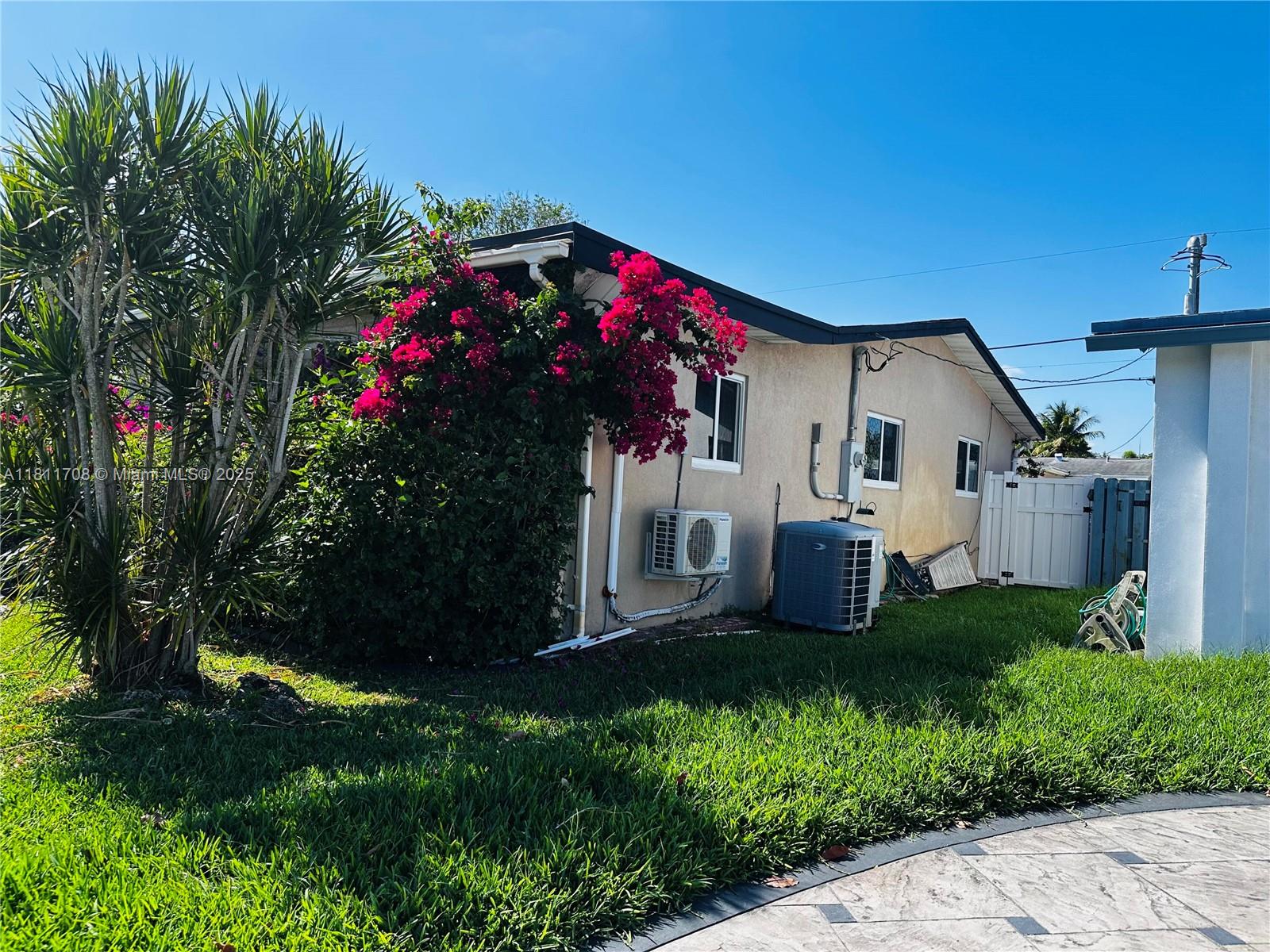 8600 NW 25th Ct