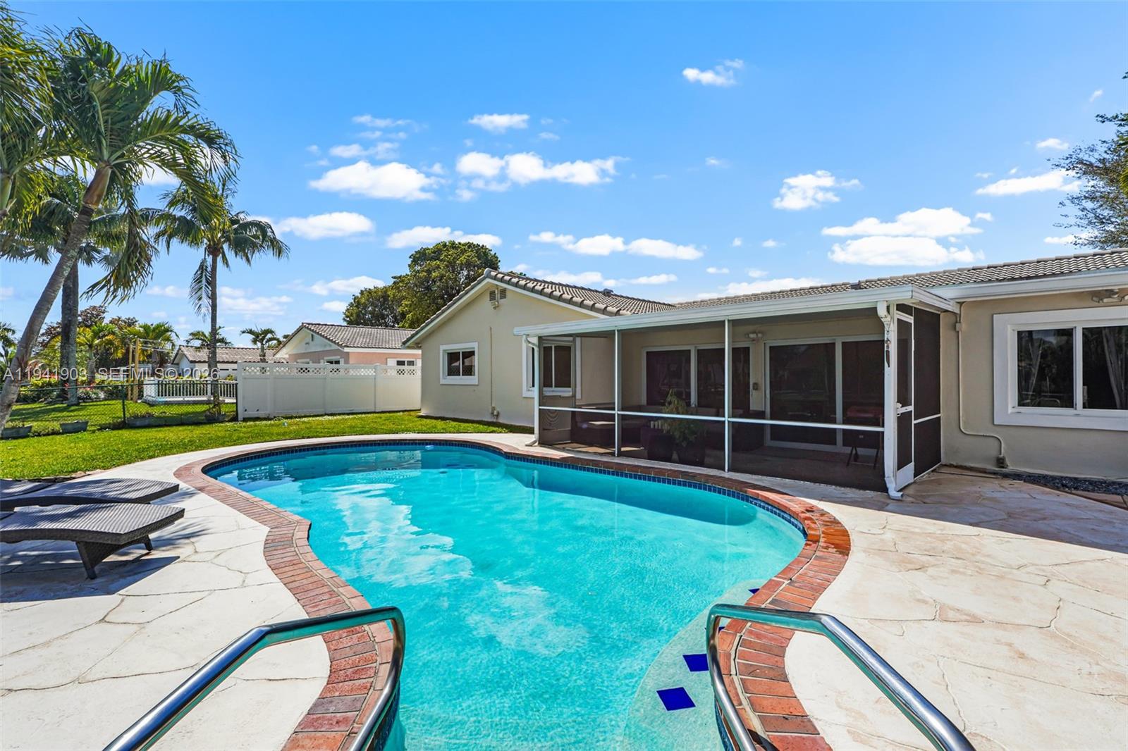 CASTLEWOOD - Residential