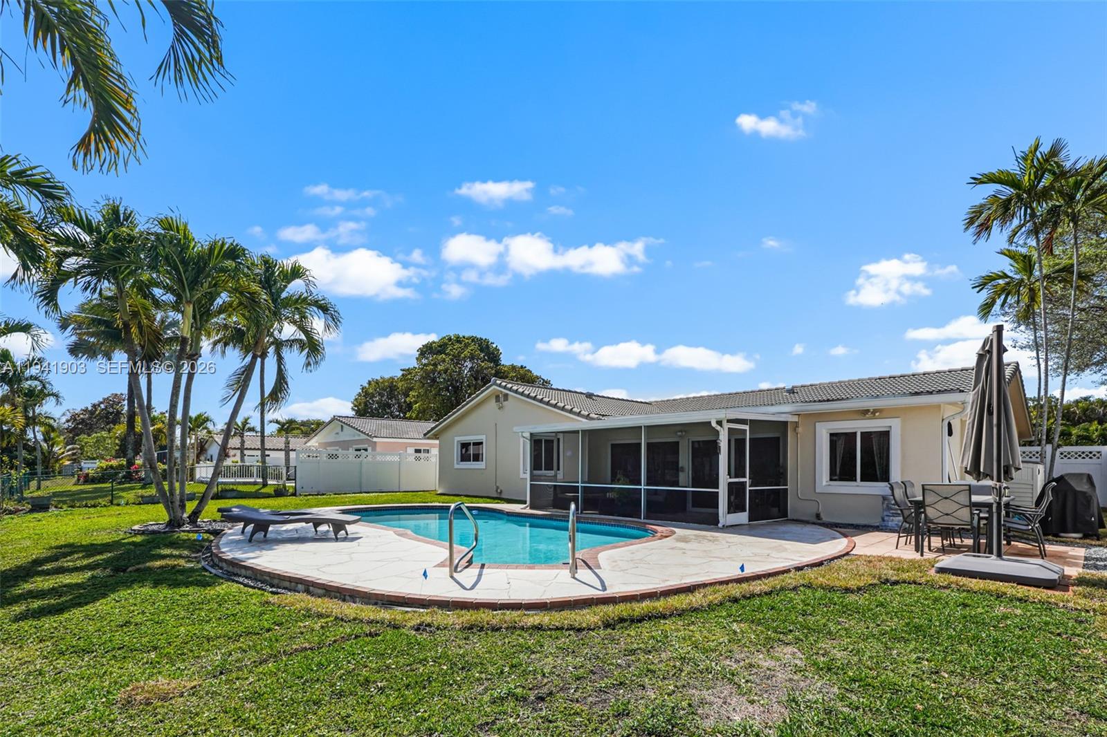 CASTLEWOOD - Residential