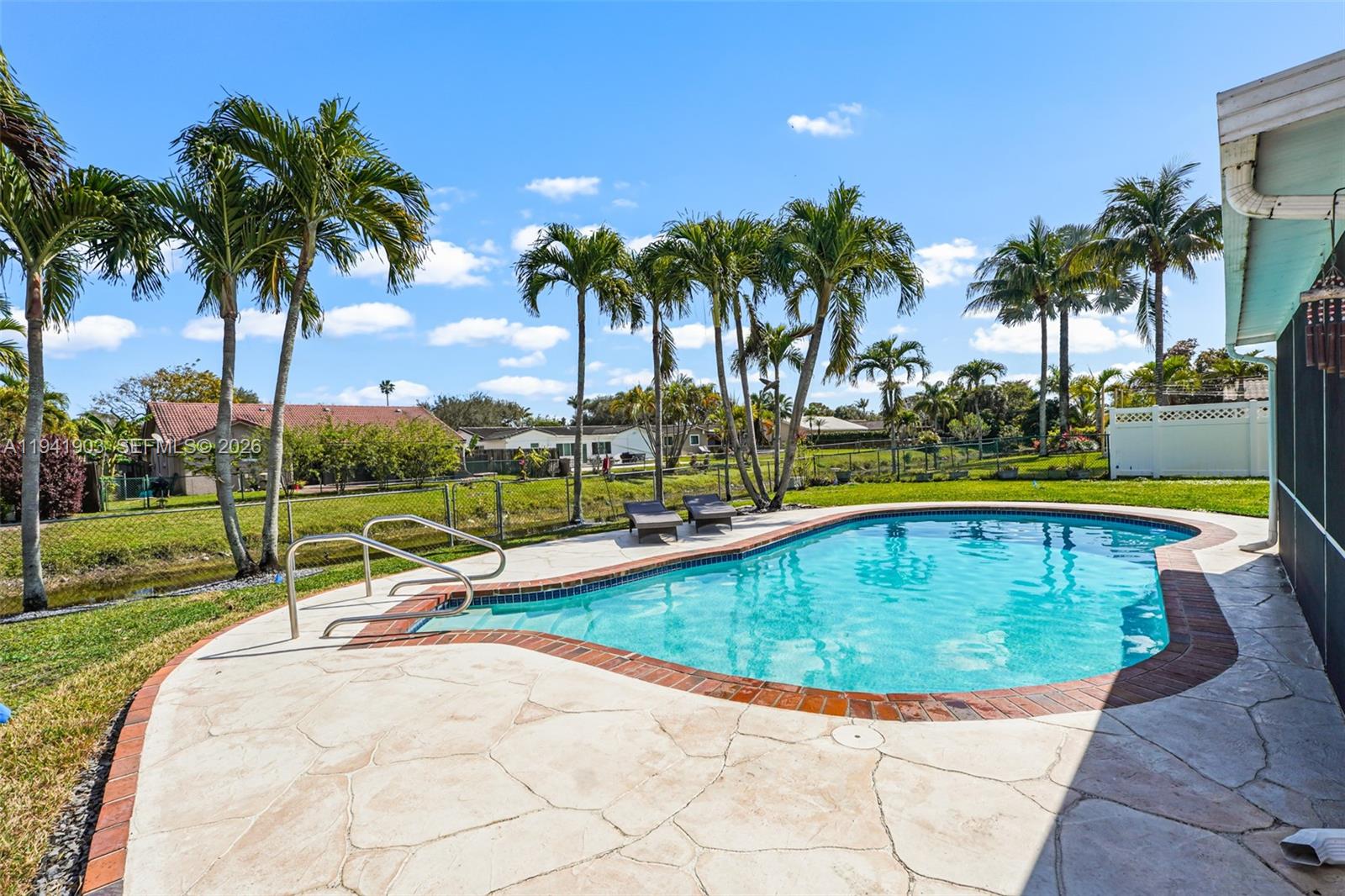 CASTLEWOOD - Residential