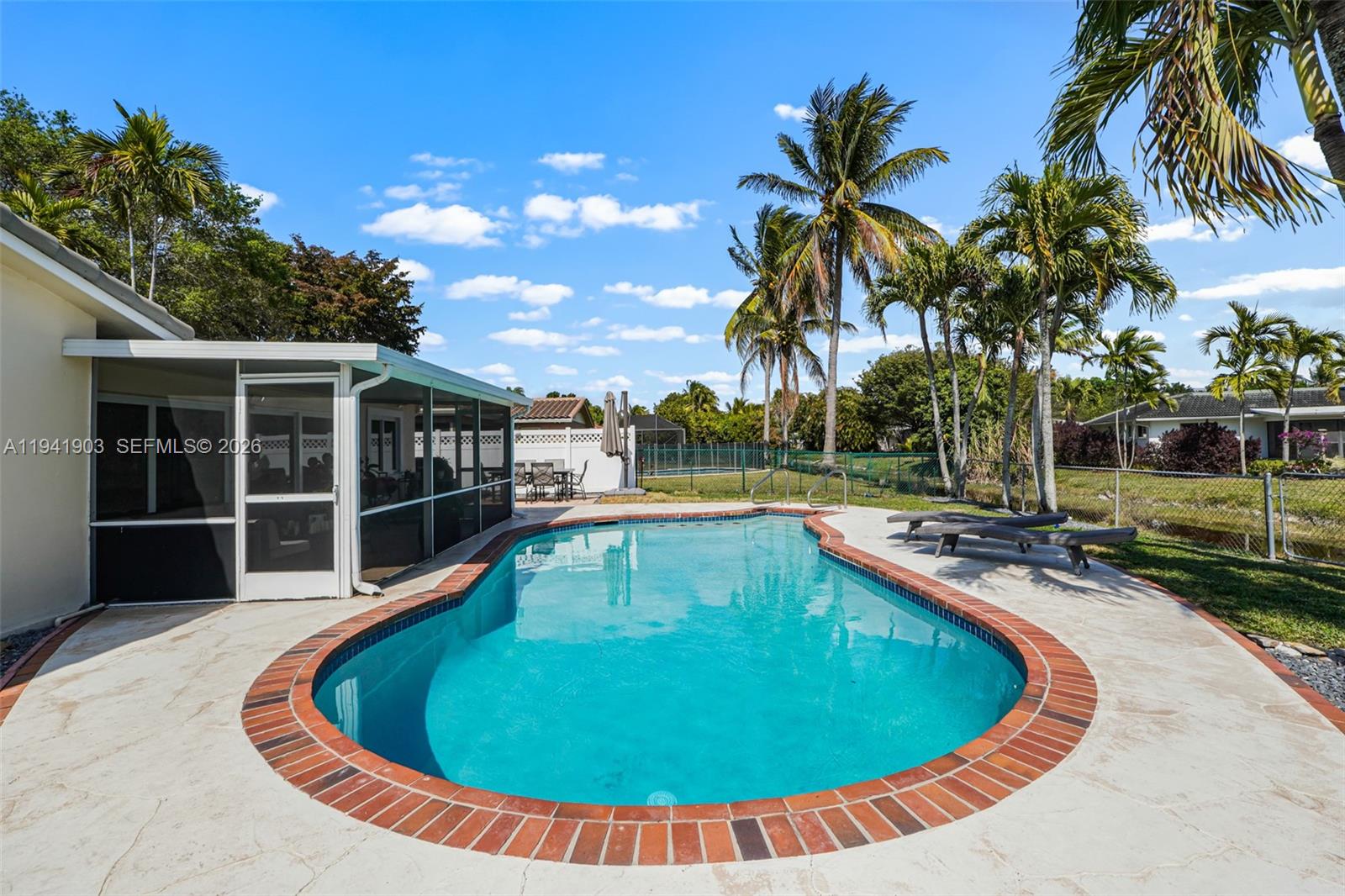 CASTLEWOOD - Residential