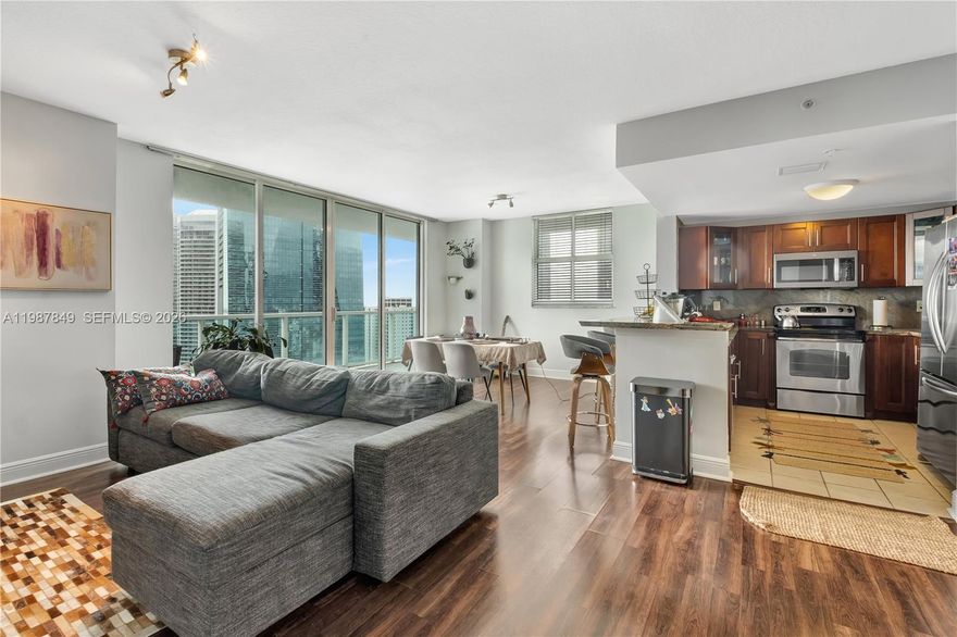 CORNER UNIT, 1340 SF11 2/2,  SPECTACULAR  BAY  AND CITY  VIEW, WRAP- AROUND  BALCONY,  BEST  LINE IN THE BUILDING,  WASHER AND  DRYER IN THE UNIT.  LOCATED  IN THR HEARD  OF BRICKELL JUST  STEPS  FROM TOP  RESTAURANTS,  SHOPPING, AND  BRICKELL  CITY  CENTER.  A RARE OPPORTUNITY  TO  RENT ONE OF THE  BEST LINES  IN THE BUILDING
