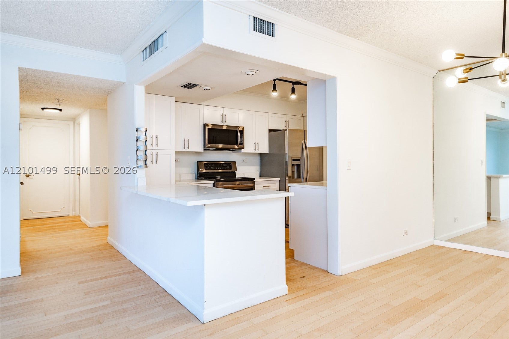 800 NE 195th St 408