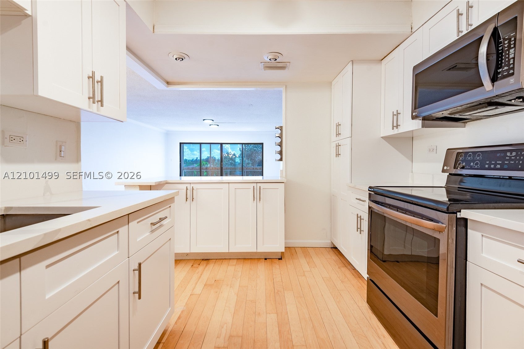 800 NE 195th St 408