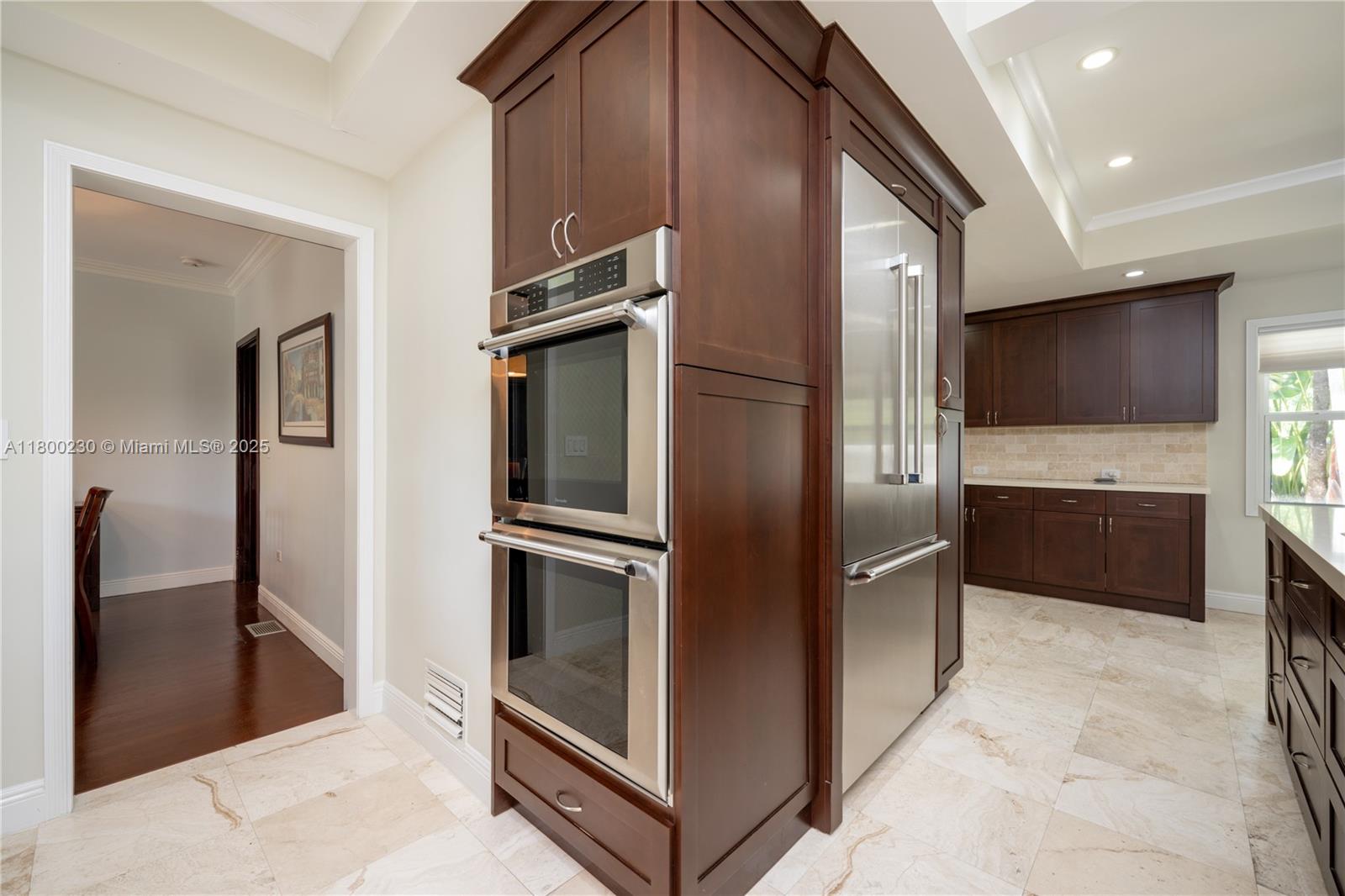 NATOMA MANORS RE SUB - Residential Lease