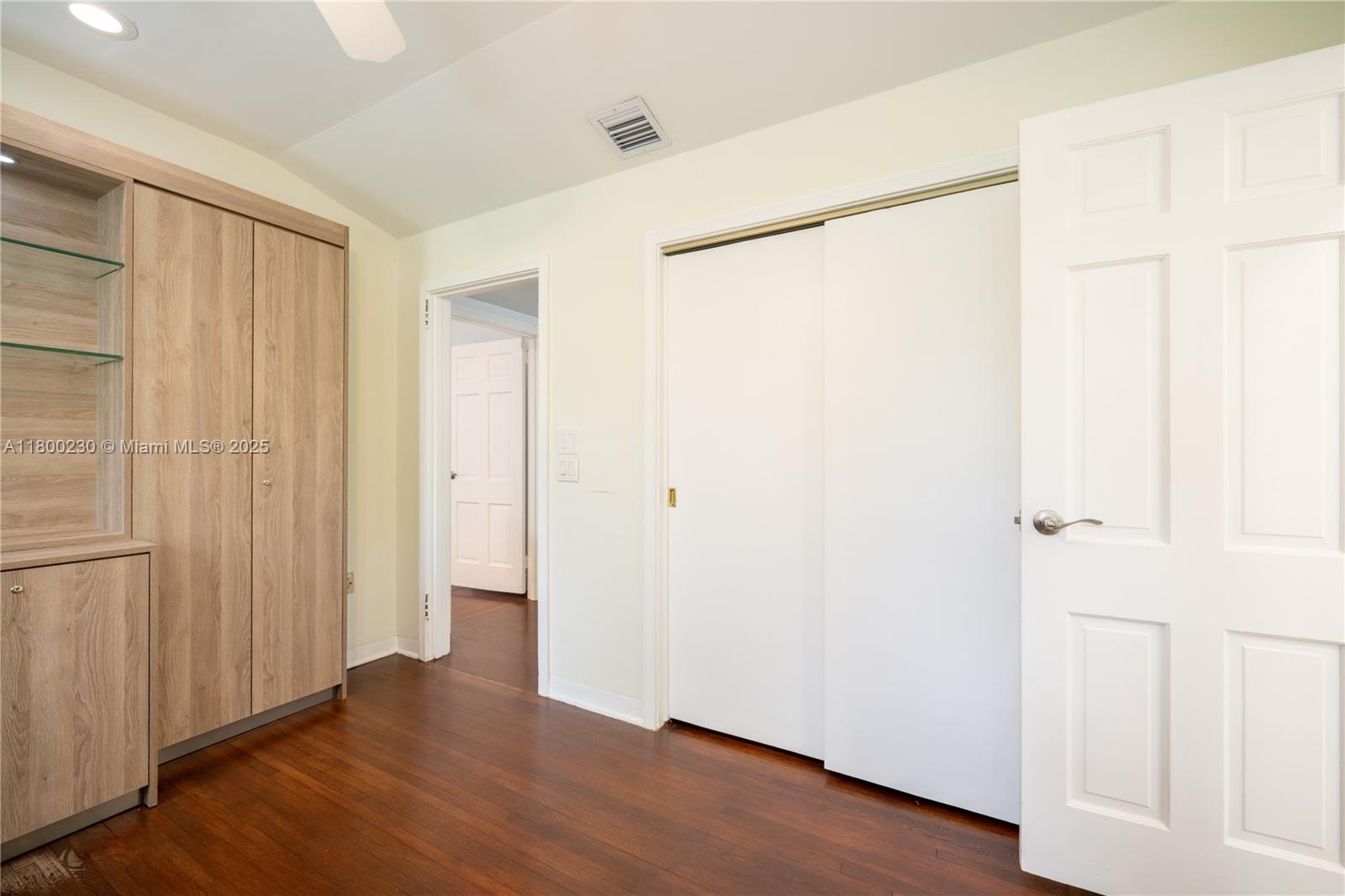 NATOMA MANORS RE SUB - Residential Lease