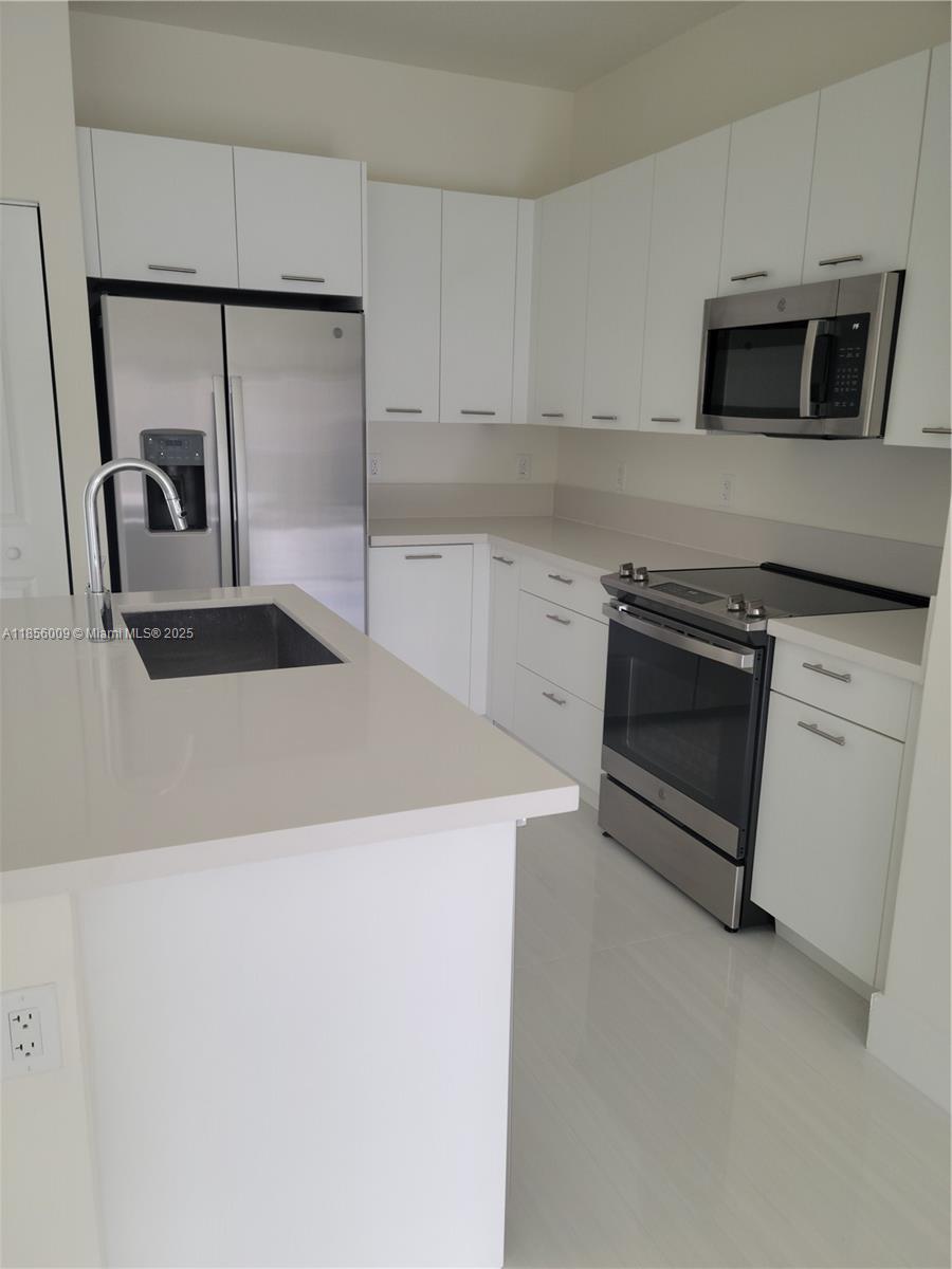 Beautiful first-floor apartment in Downtown Doral featuring two master bedrooms, plus an additional half bath. Includes stainless steel appliances, washer and dryer, A/C system, blinds, modern kitchen, and small balcony. Community amenities include a private clubhouse, gym, playground, swimming pool, and game room.