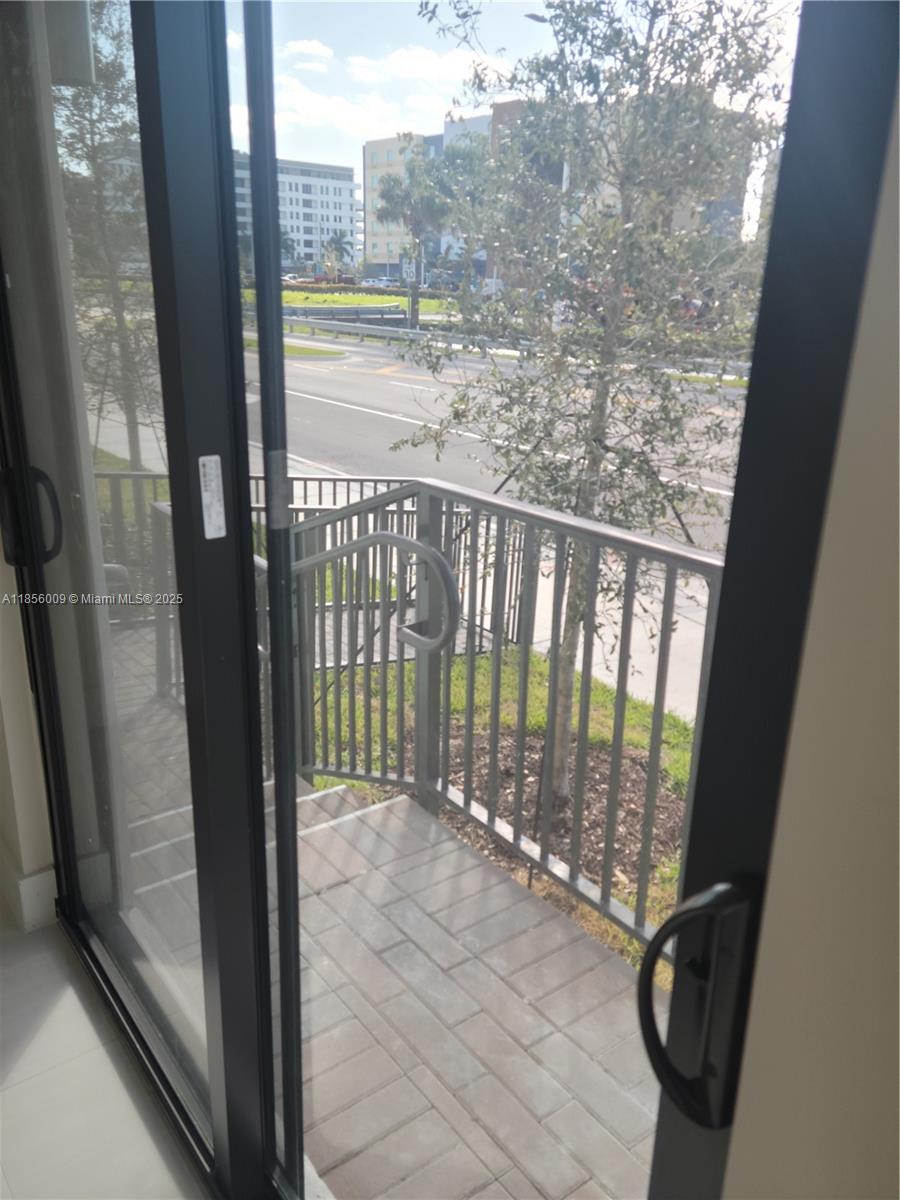 DOWNTOWN DORAL SOUTH - Residential