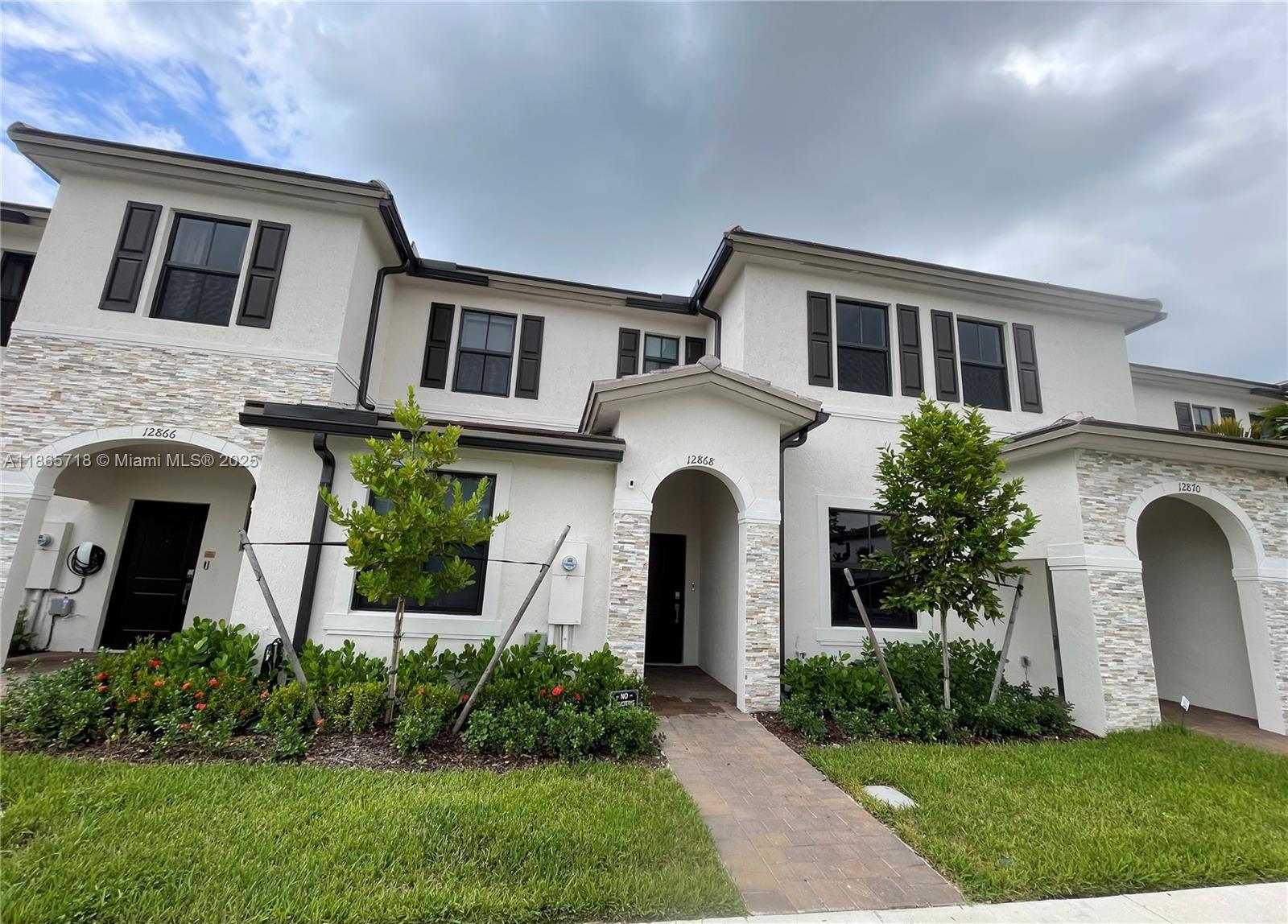 Beautiful and spacious villa at Siena Reserves South by Lennar. This home features 3 bedrooms and 3 full bathrooms, fully furnished and ready to move in! Enjoy a private patio with BBQ area, outdoor furniture, and beautifully decorated bedrooms. The property also offers two assigned parking spaces. Washer & dryer included. Perfect combination of comfort, style, and functionality in a newer community. Don’t miss out – schedule your showing today!