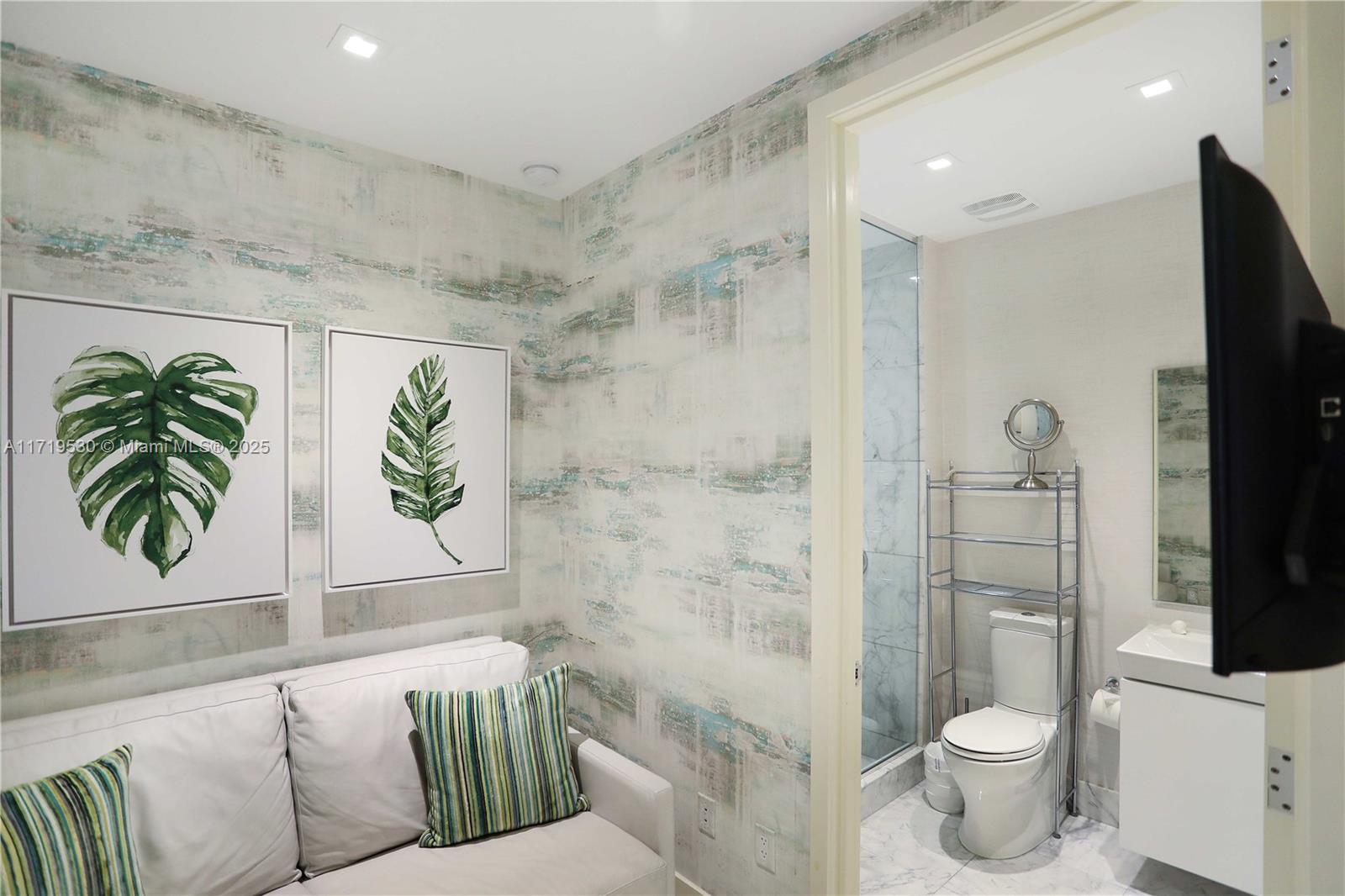 JADE SIGNATURE CONDO - Residential