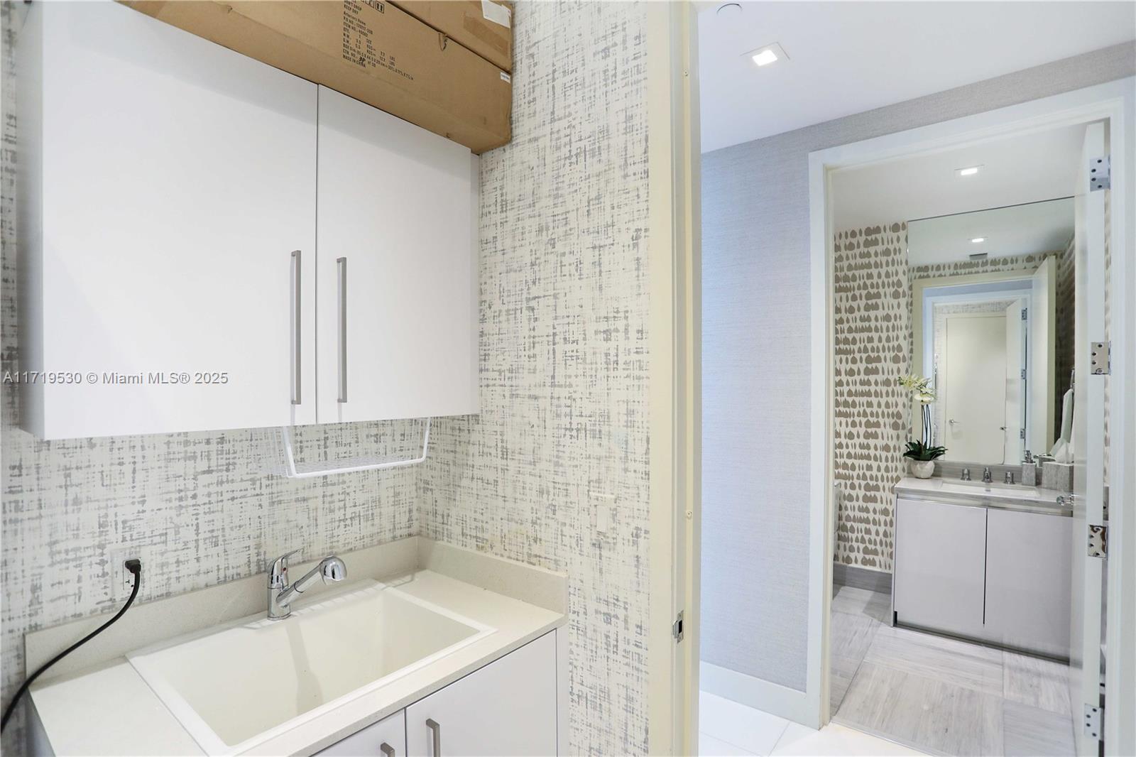 JADE SIGNATURE CONDO - Residential